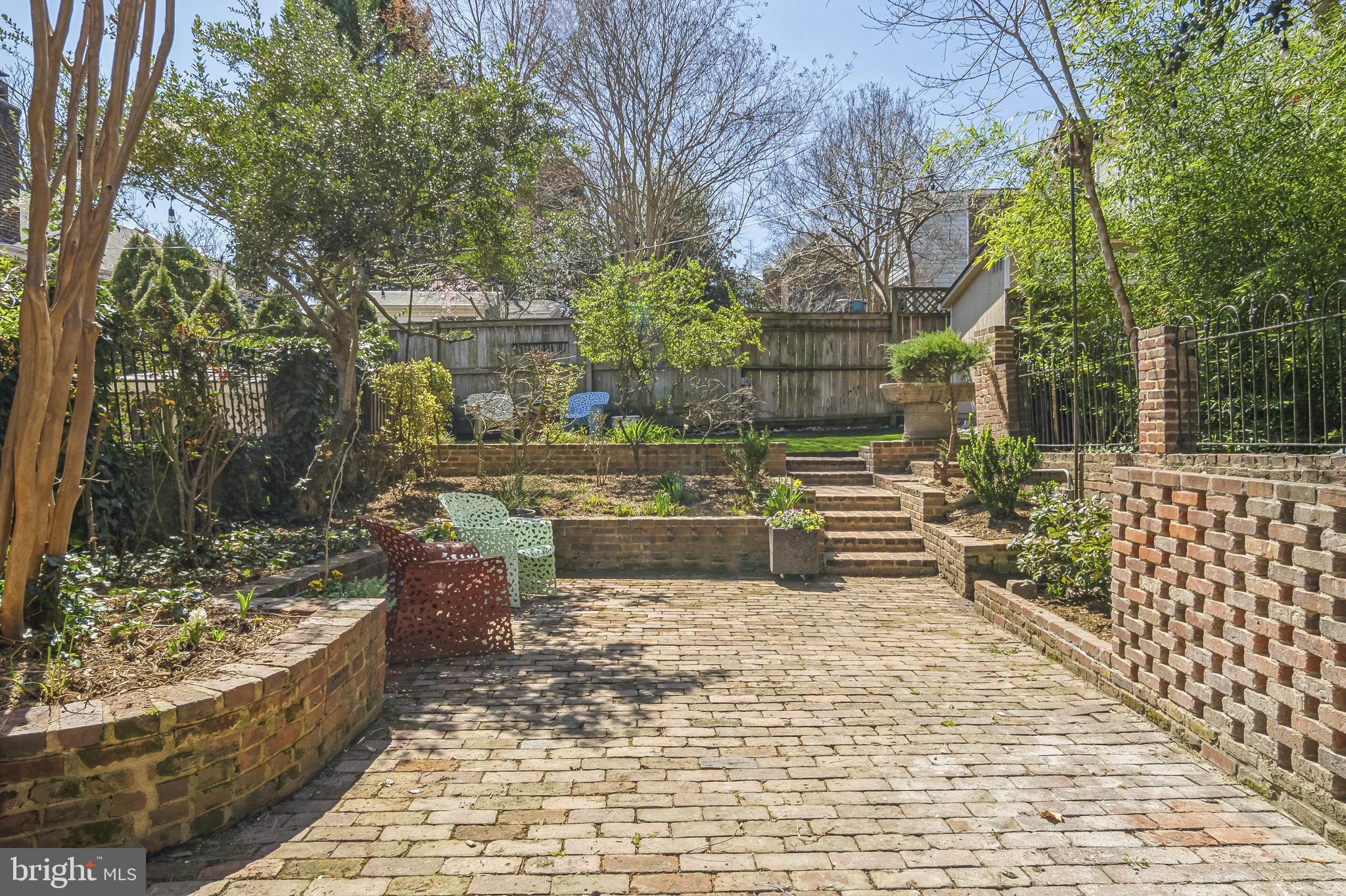 OLD TOWN ALEXANDRIA - Residential