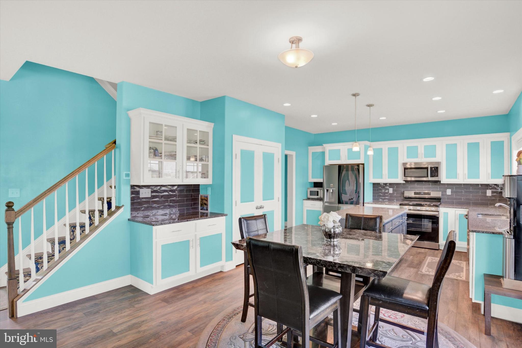 MOUNTAIN VIEW ESTATES - Residential