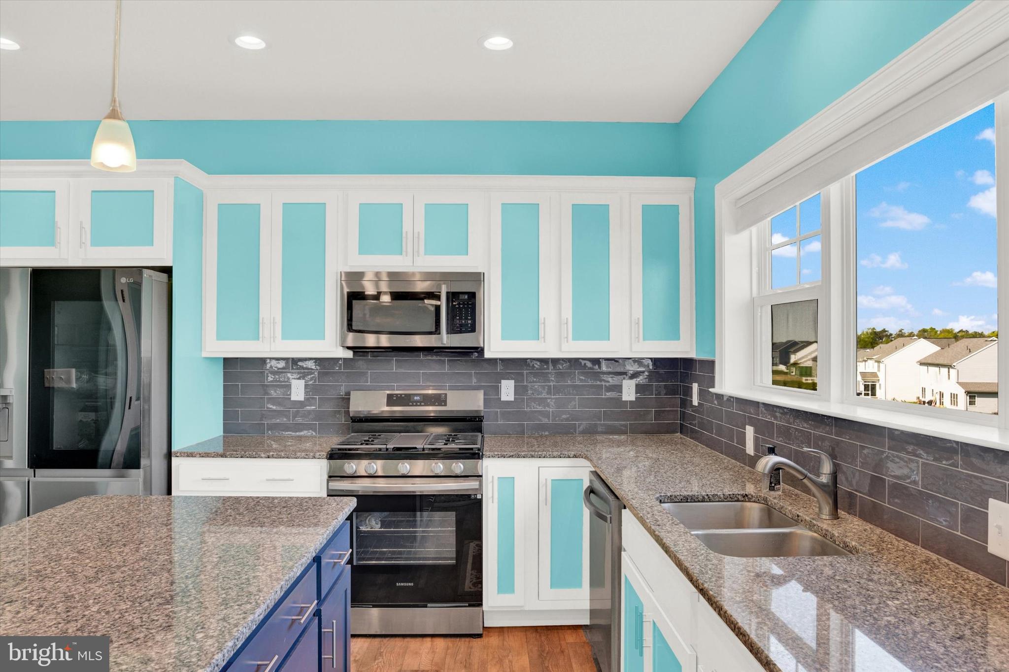 MOUNTAIN VIEW ESTATES - Residential