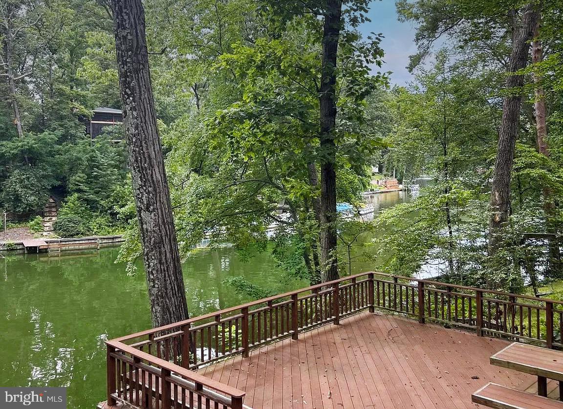 LAKE BARCROFT - Residential