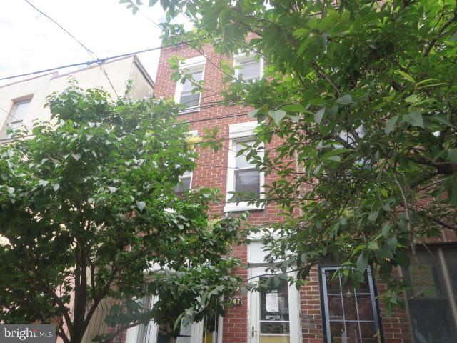Three story, 3 bedroom end of row home located in Bella Vista just off of 8th and Fitzwater Streets. Living room, dining room, kitchen on the 1st floor. One bedroom plus full bath on the 2nd floor. Two additional bedrooms on the 3rd floor. Convenient location close to South St, Delaware Ave and The Sports Complex. Can't beat this price in this prime location.