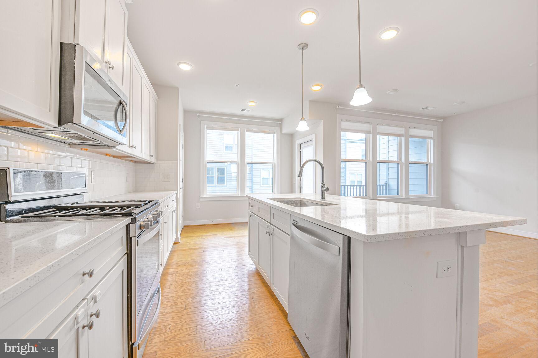 METROPARK AT ARROWBROOK - Residential Lease