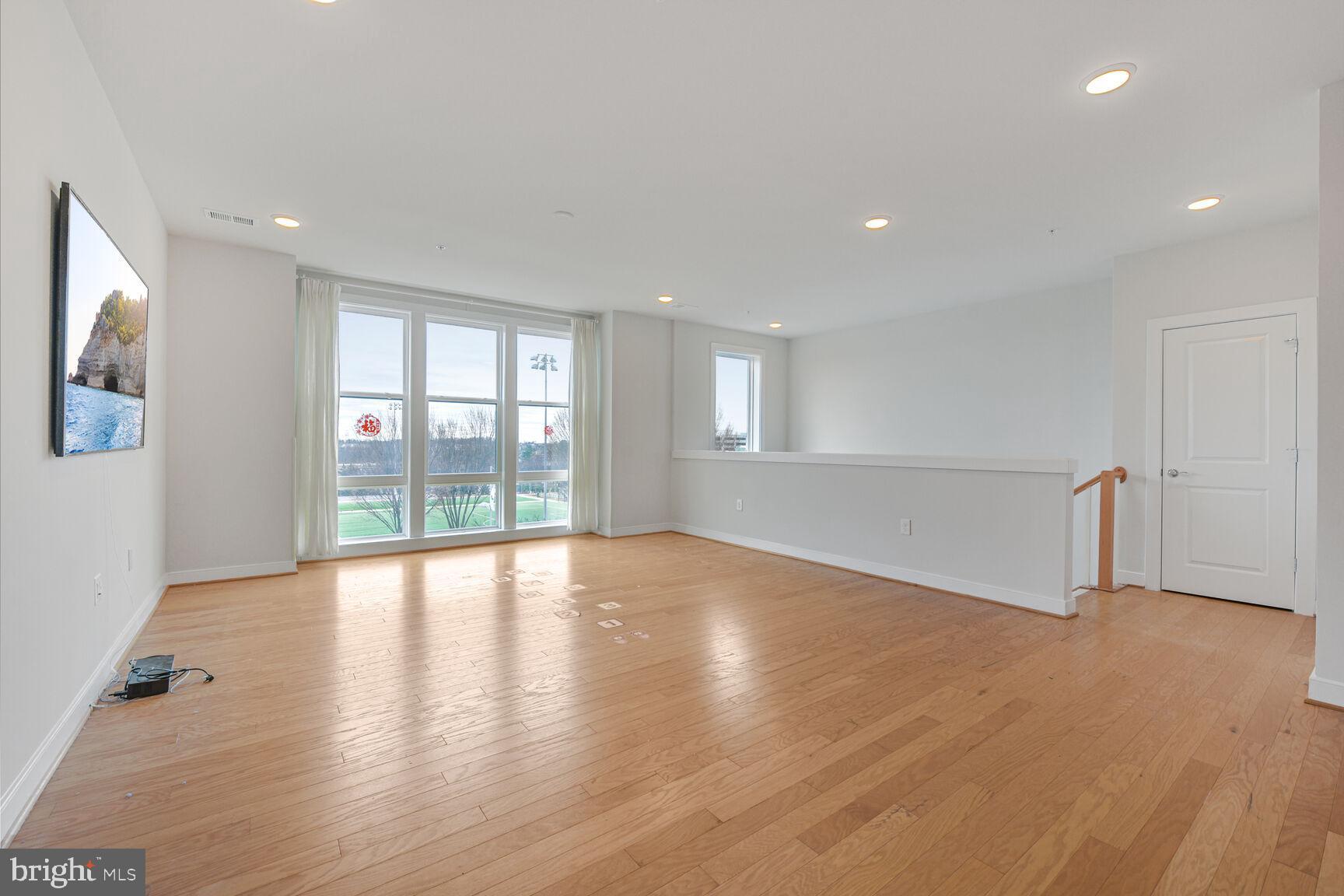 METROPARK AT ARROWBROOK - Residential Lease