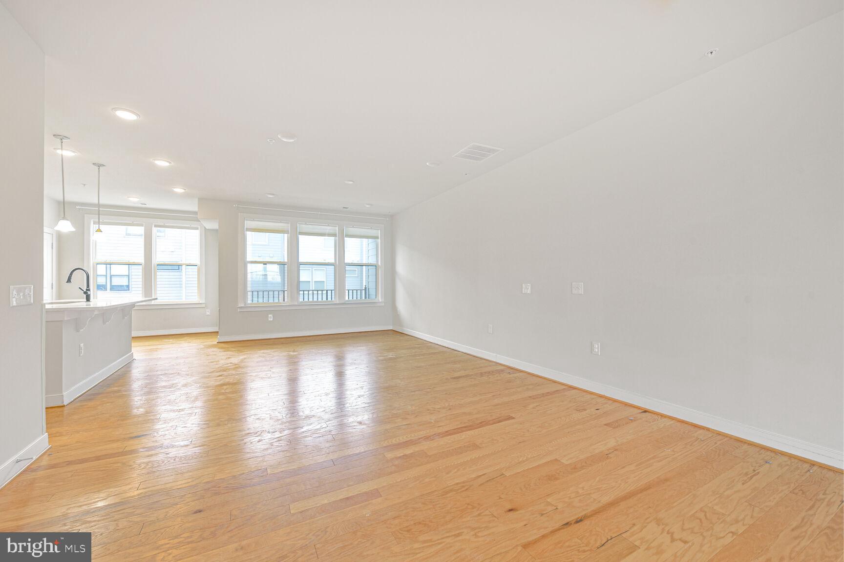 METROPARK AT ARROWBROOK - Residential Lease
