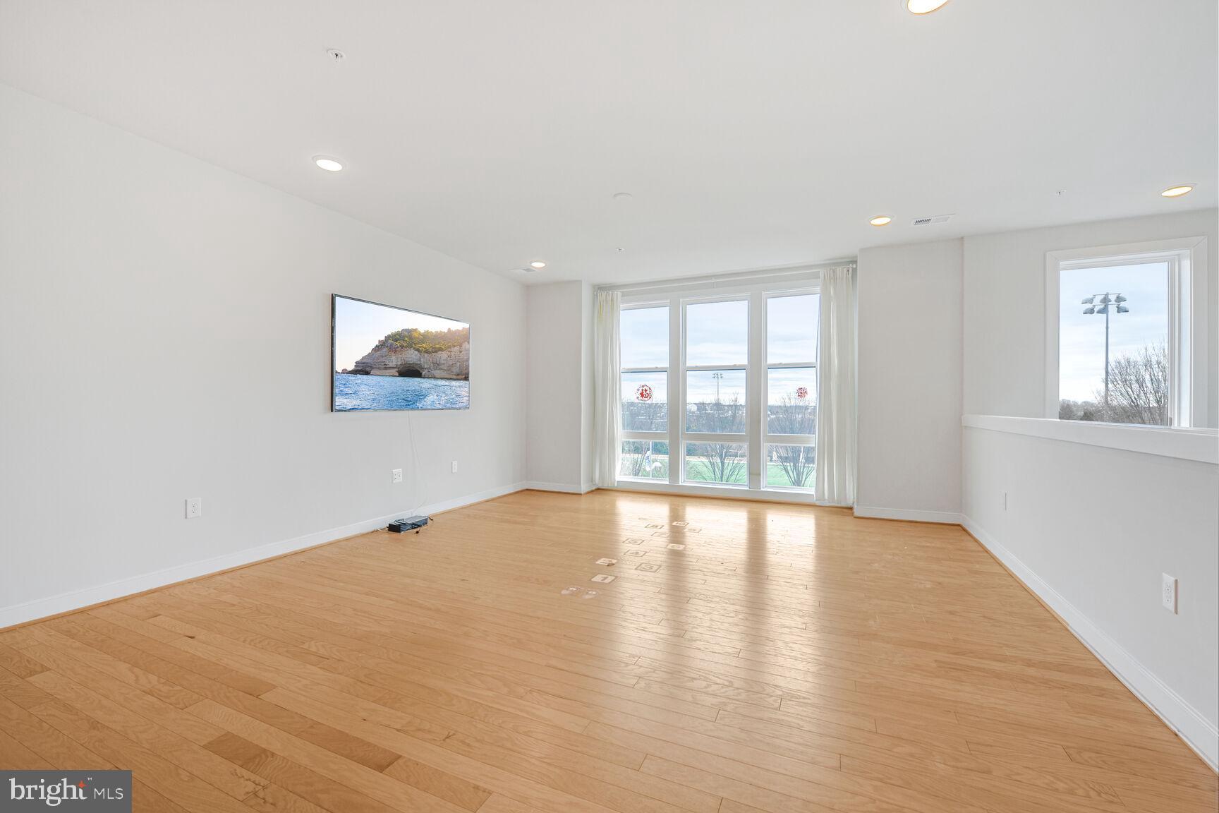 METROPARK AT ARROWBROOK - Residential Lease