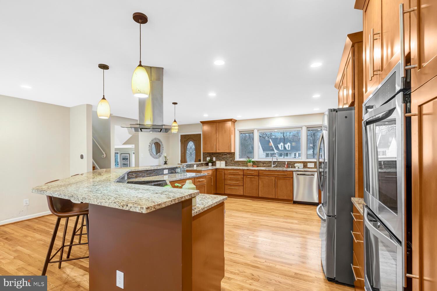 MANOR LAKE - Residential