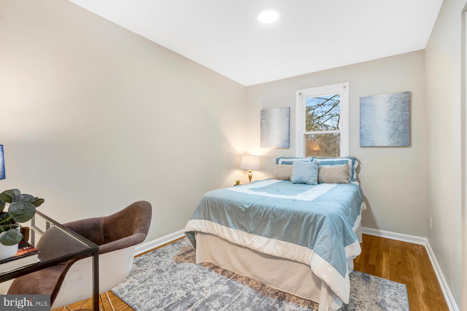 MANOR LAKE - Residential