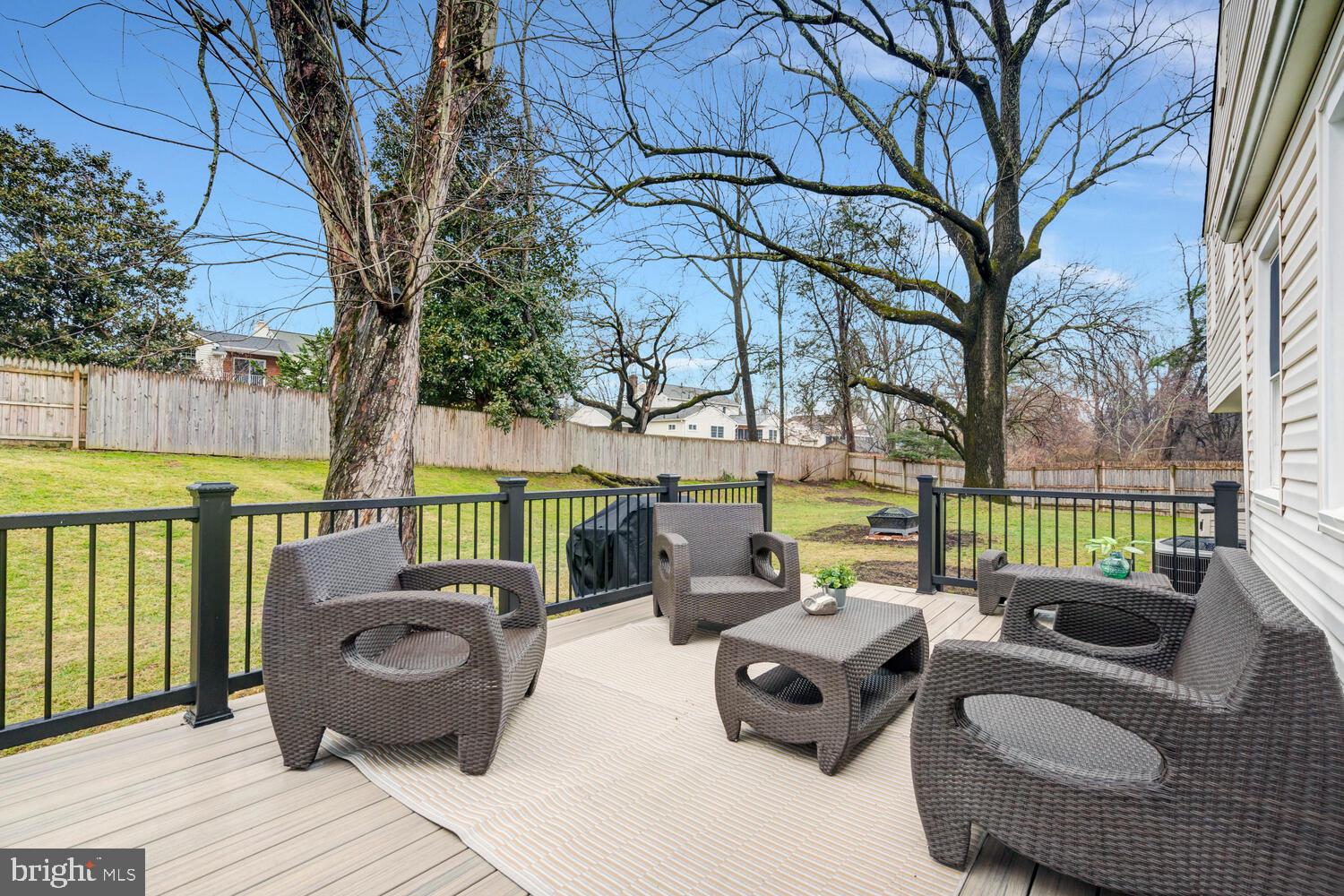 MANOR LAKE - Residential