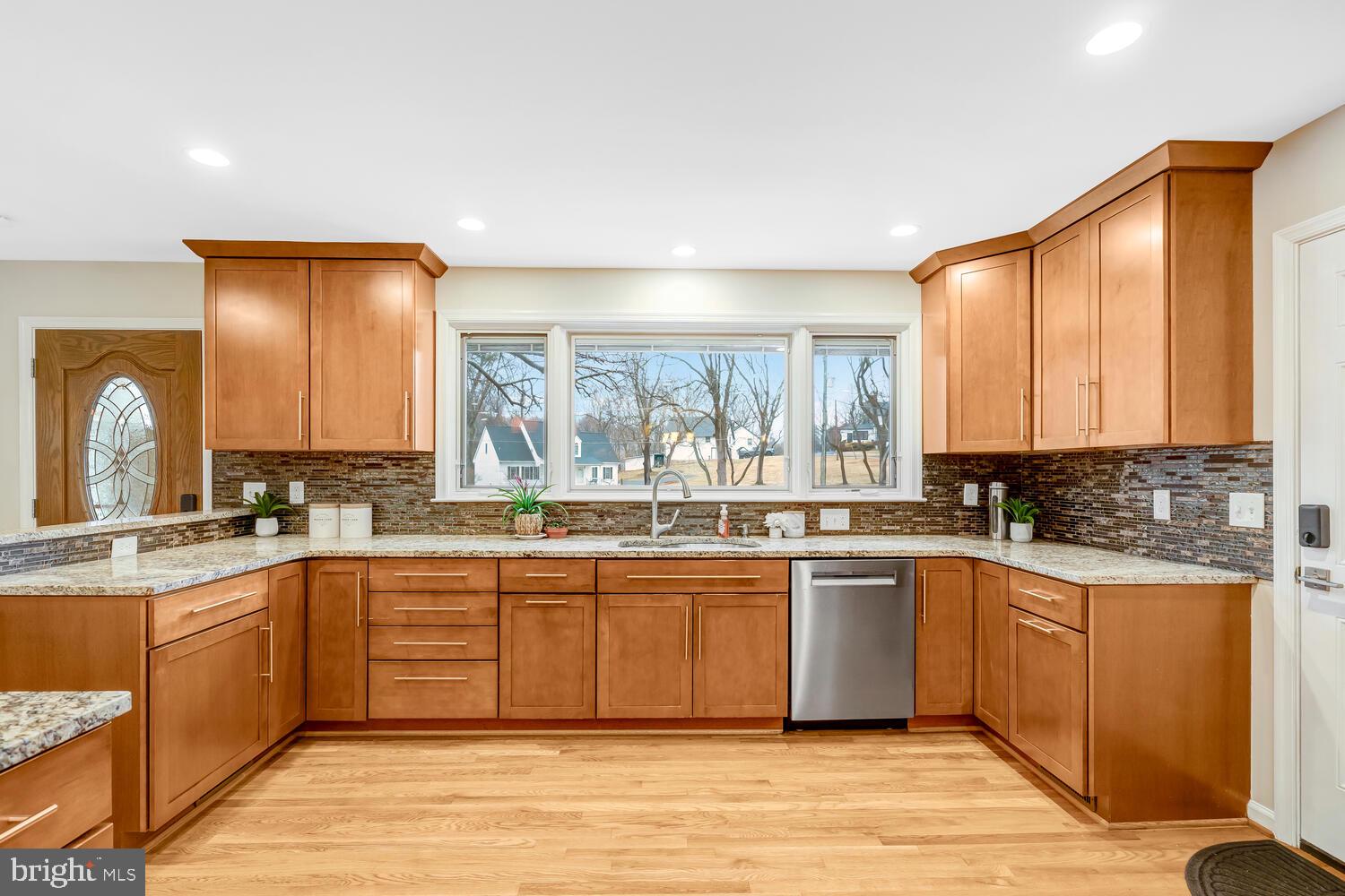 MANOR LAKE - Residential