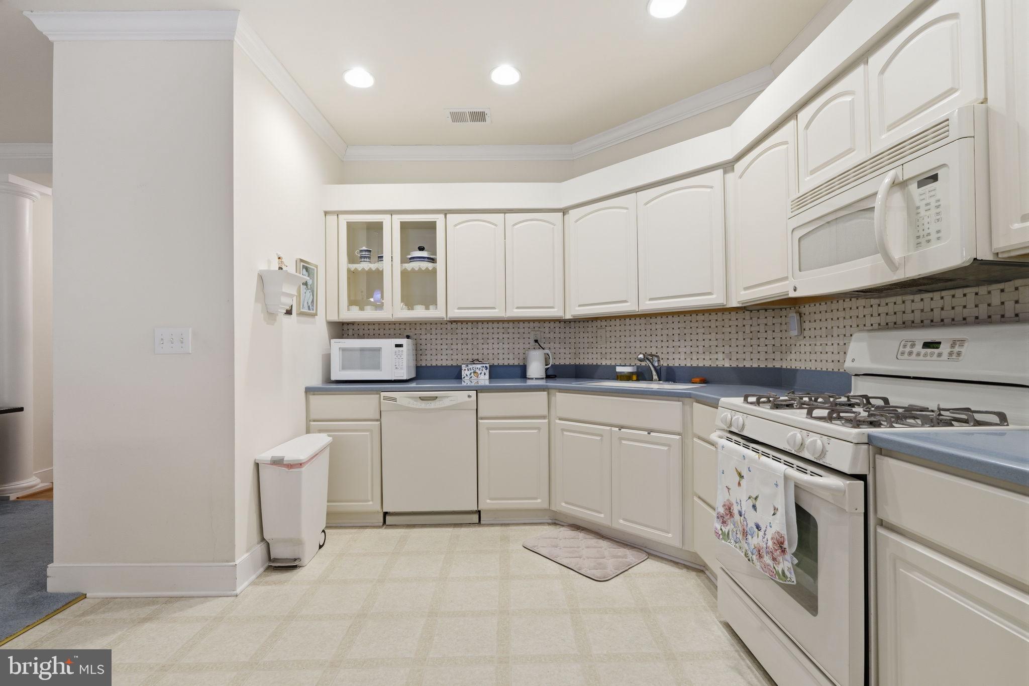 MERIDIAN VALLEY SQ - Residential