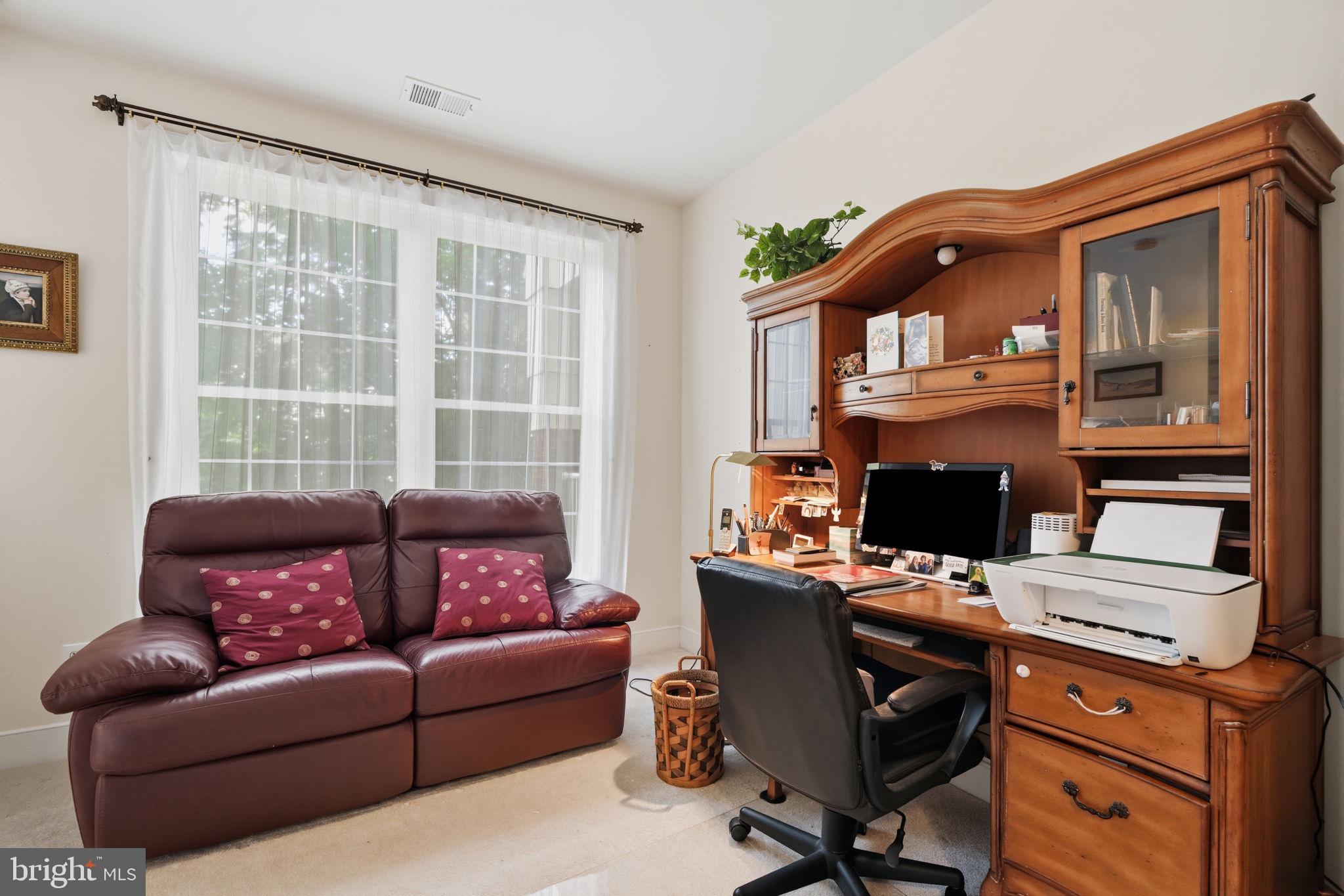 MERIDIAN VALLEY SQ - Residential