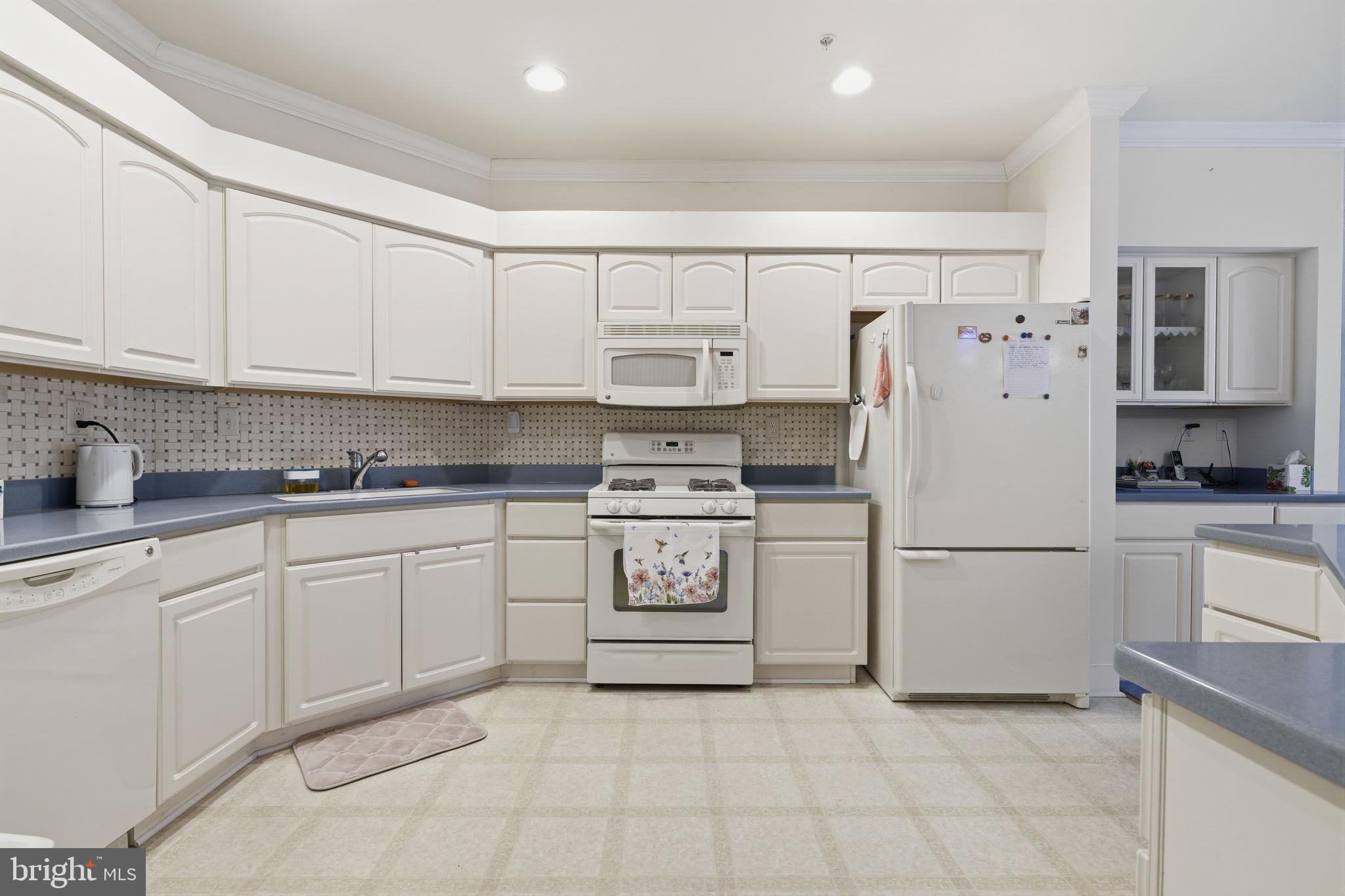MERIDIAN VALLEY SQ - Residential