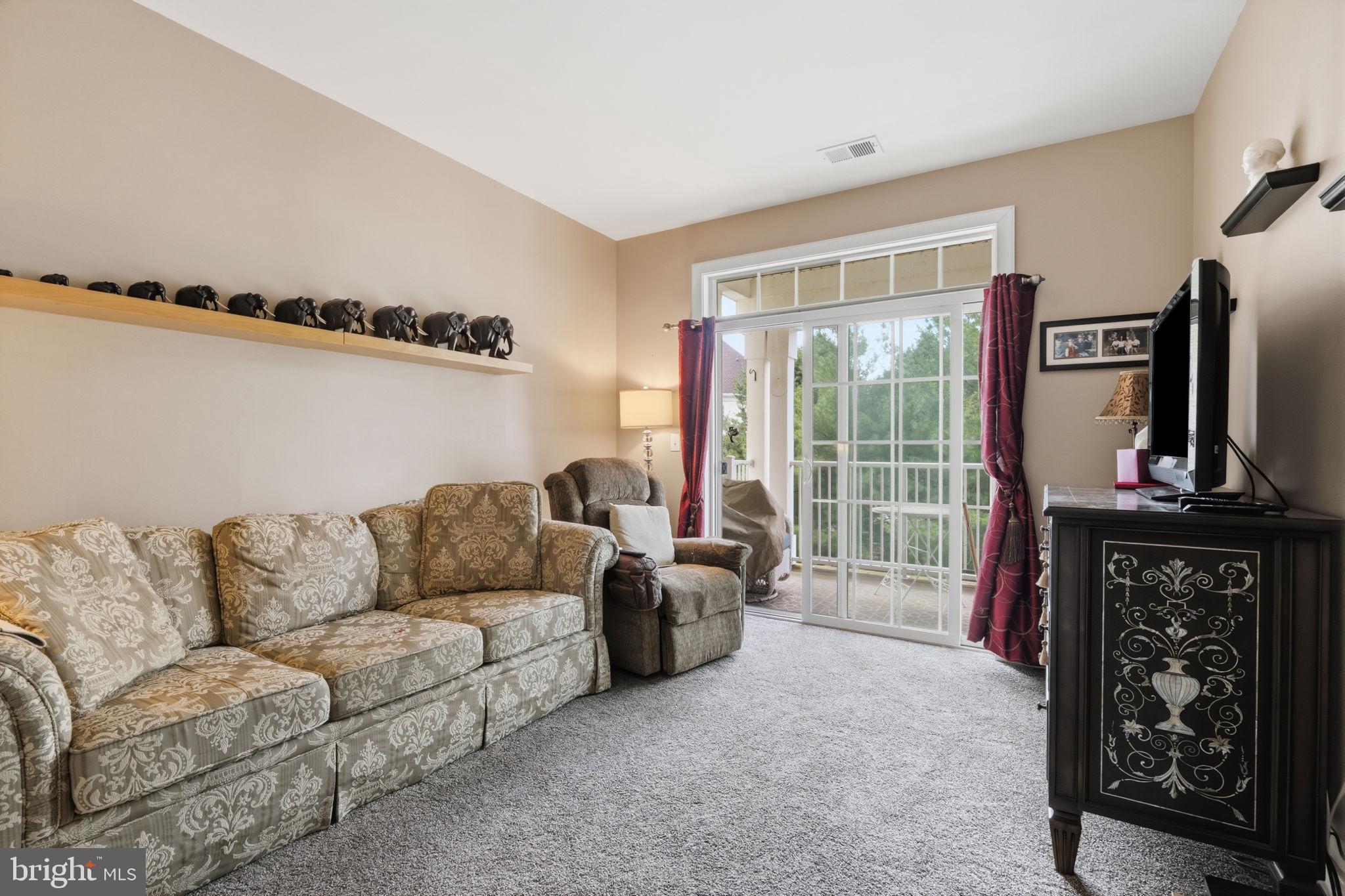 MERIDIAN VALLEY SQ - Residential