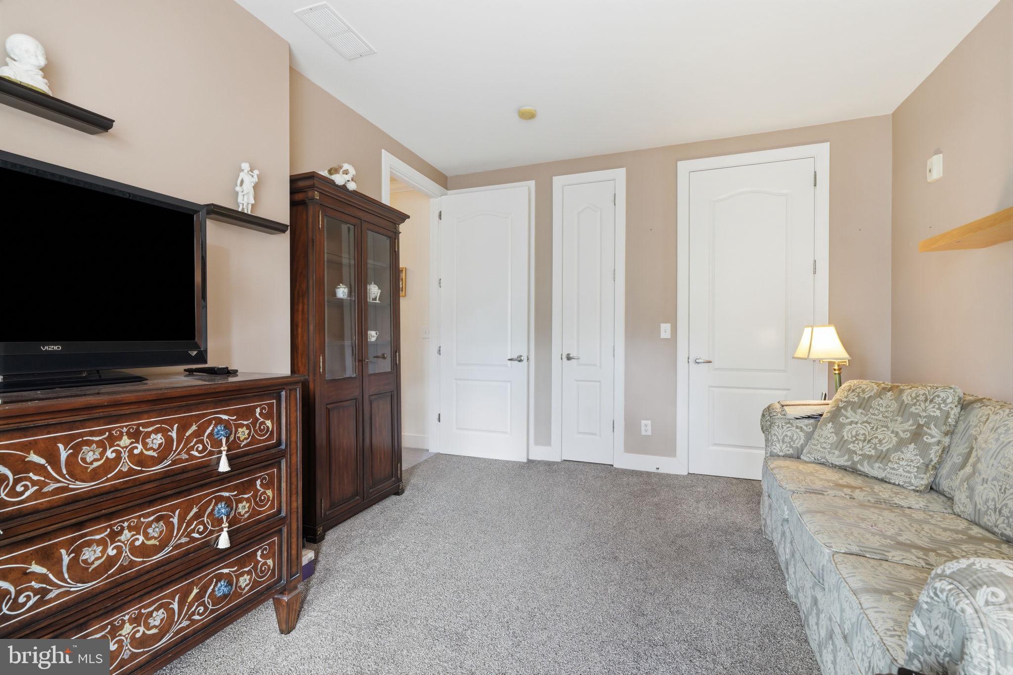 MERIDIAN VALLEY SQ - Residential