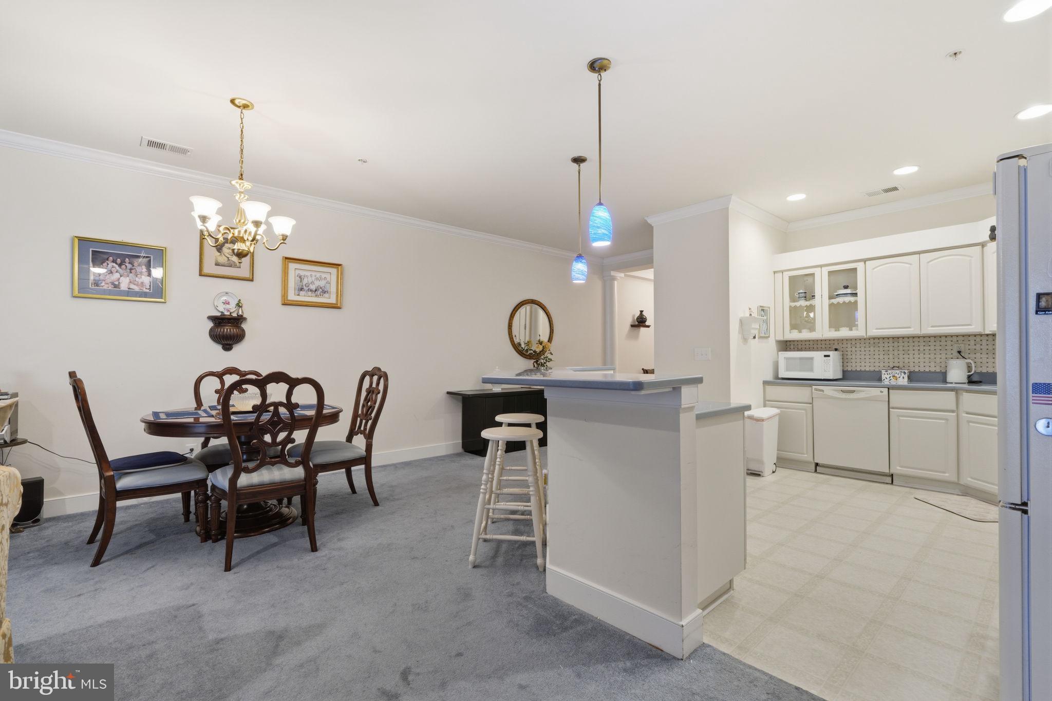 MERIDIAN VALLEY SQ - Residential