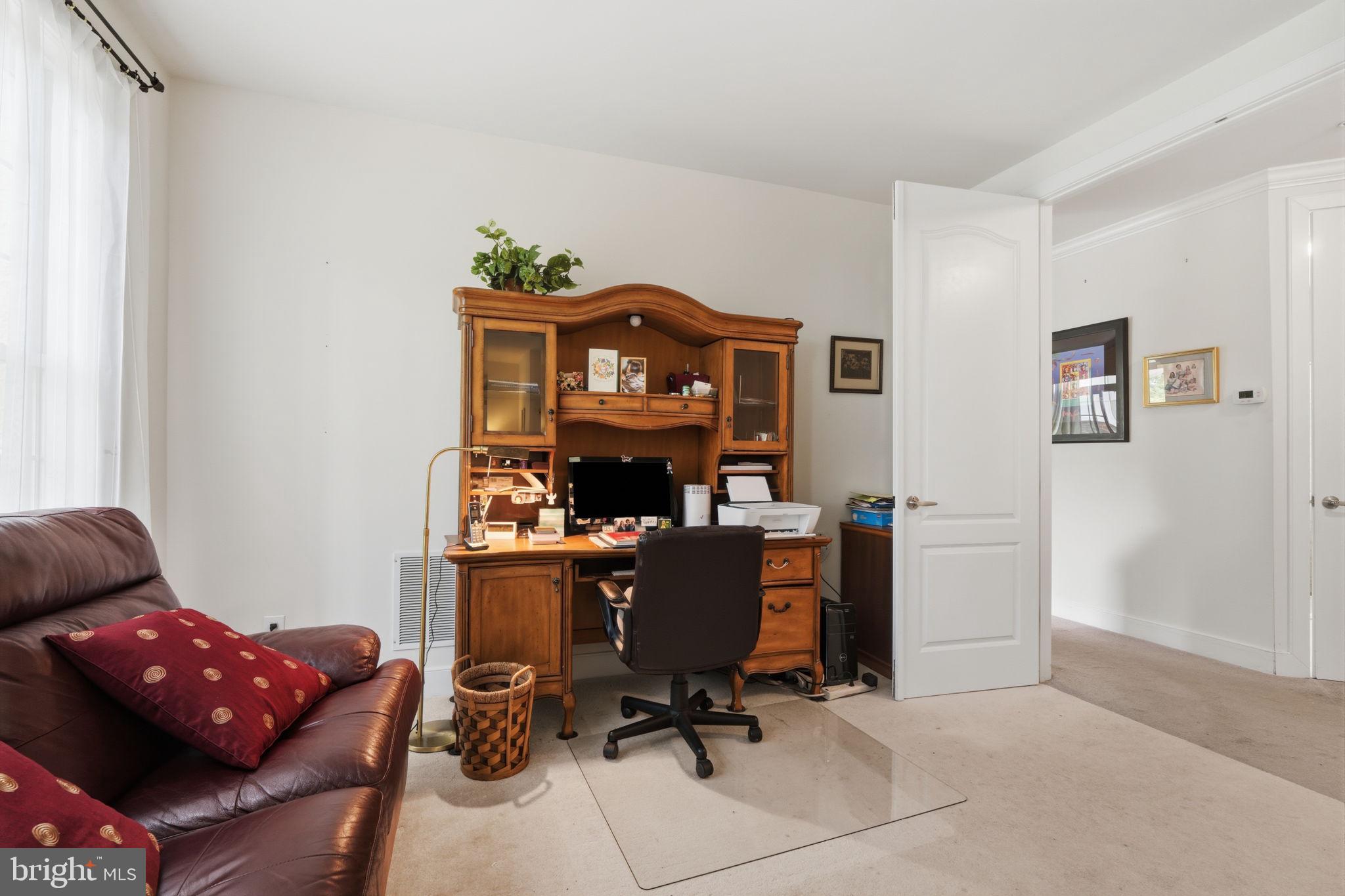 MERIDIAN VALLEY SQ - Residential