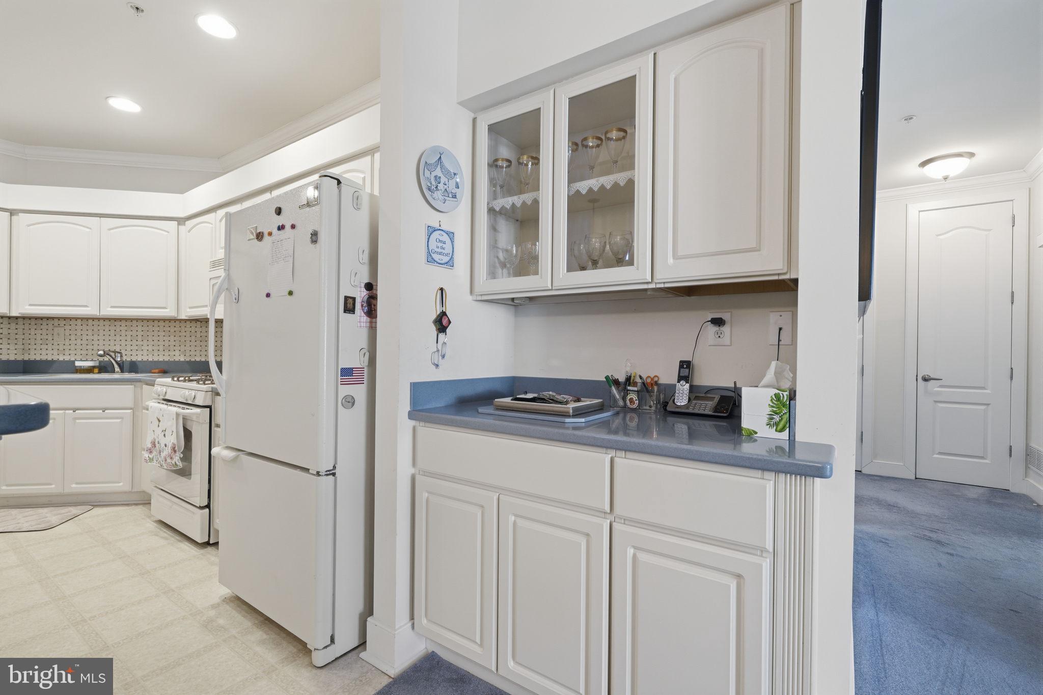 MERIDIAN VALLEY SQ - Residential