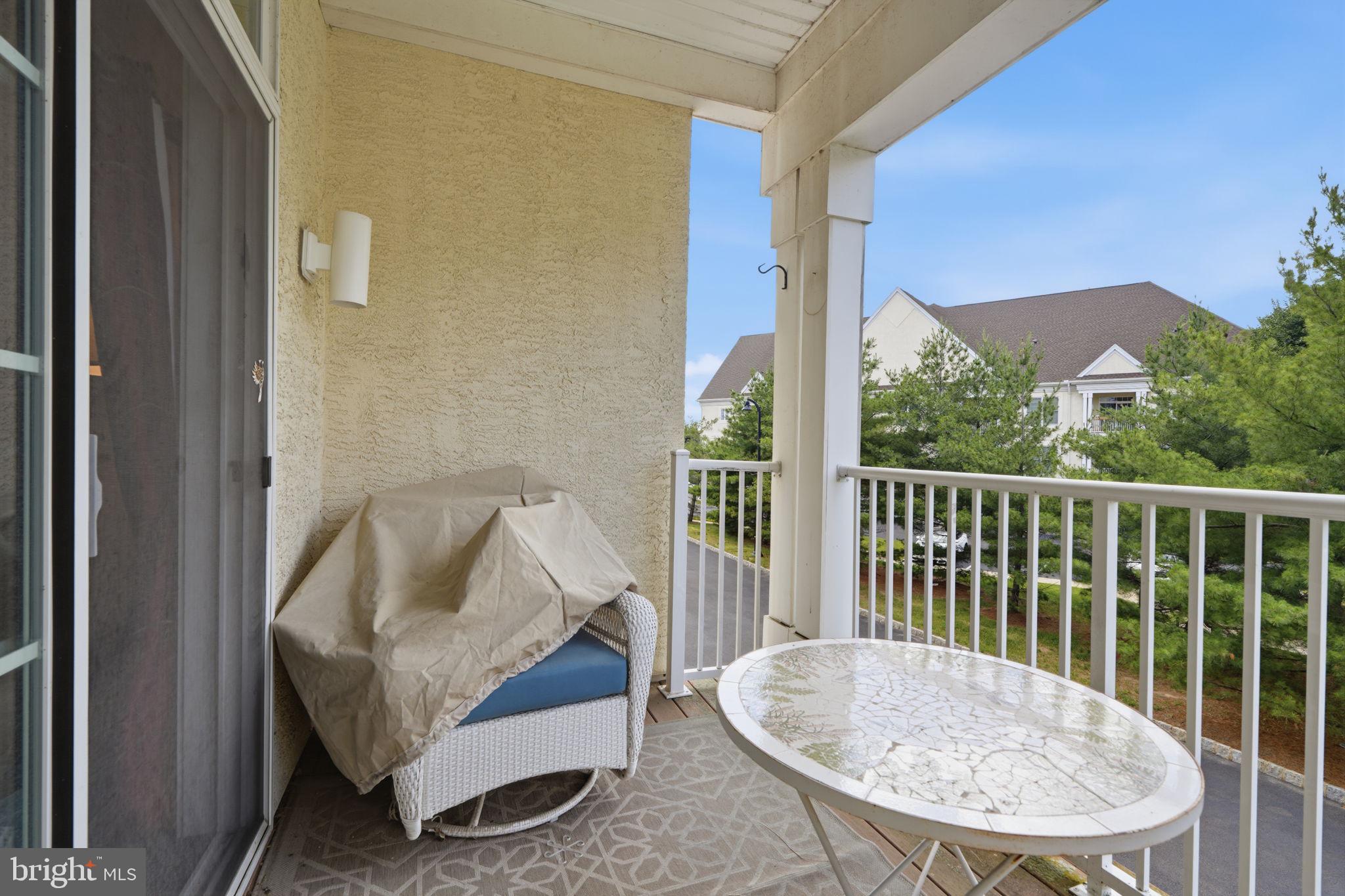 MERIDIAN VALLEY SQ - Residential