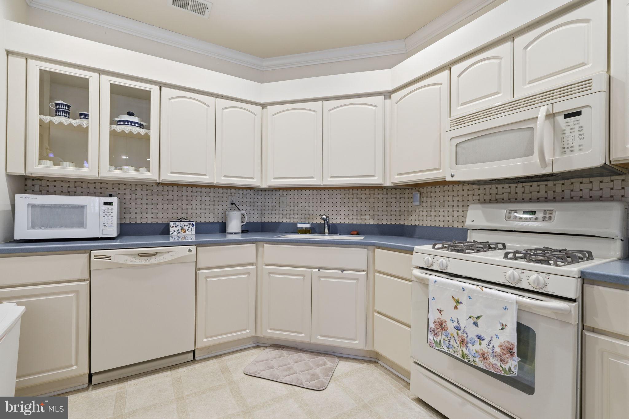 MERIDIAN VALLEY SQ - Residential