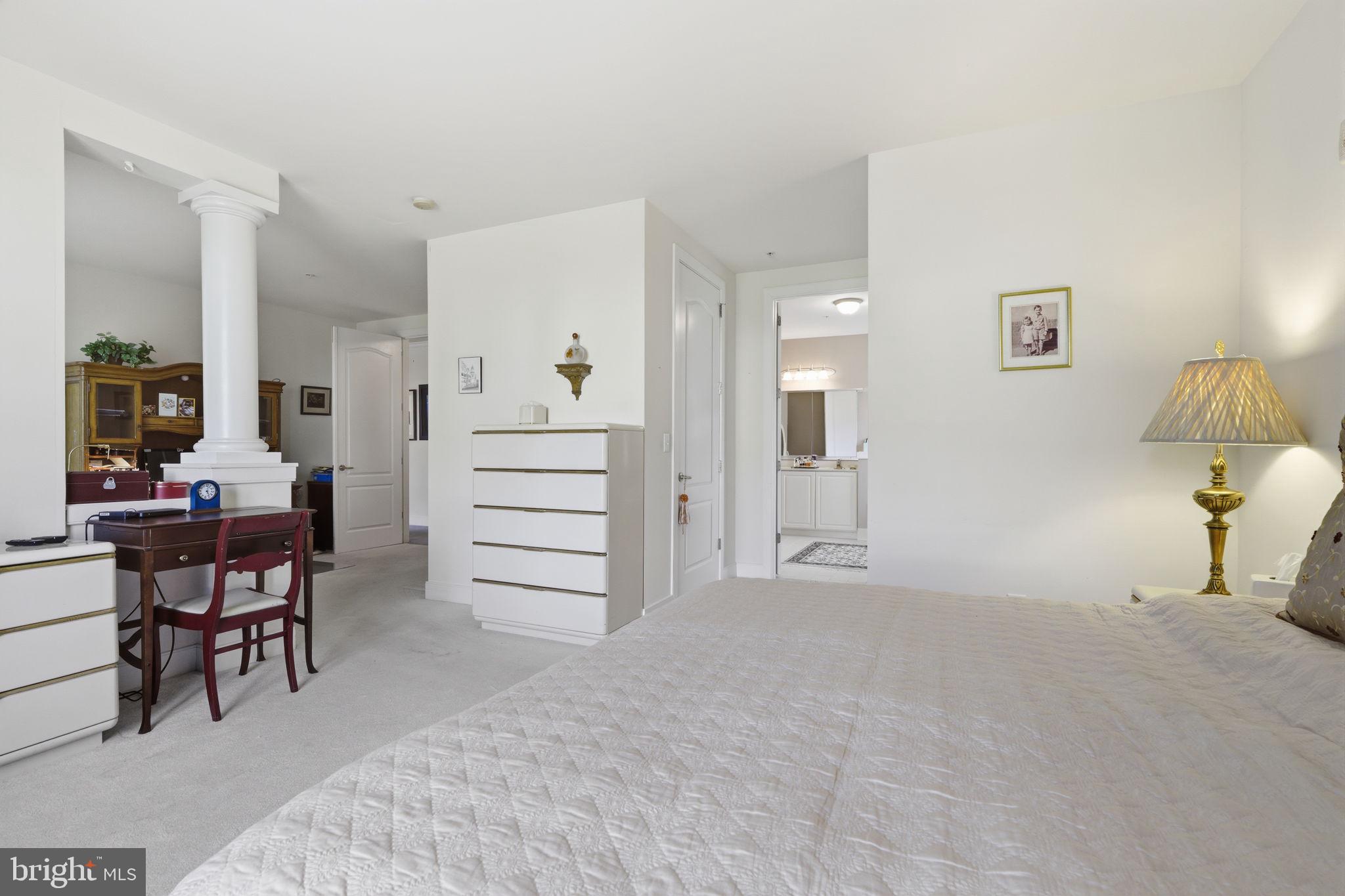 MERIDIAN VALLEY SQ - Residential