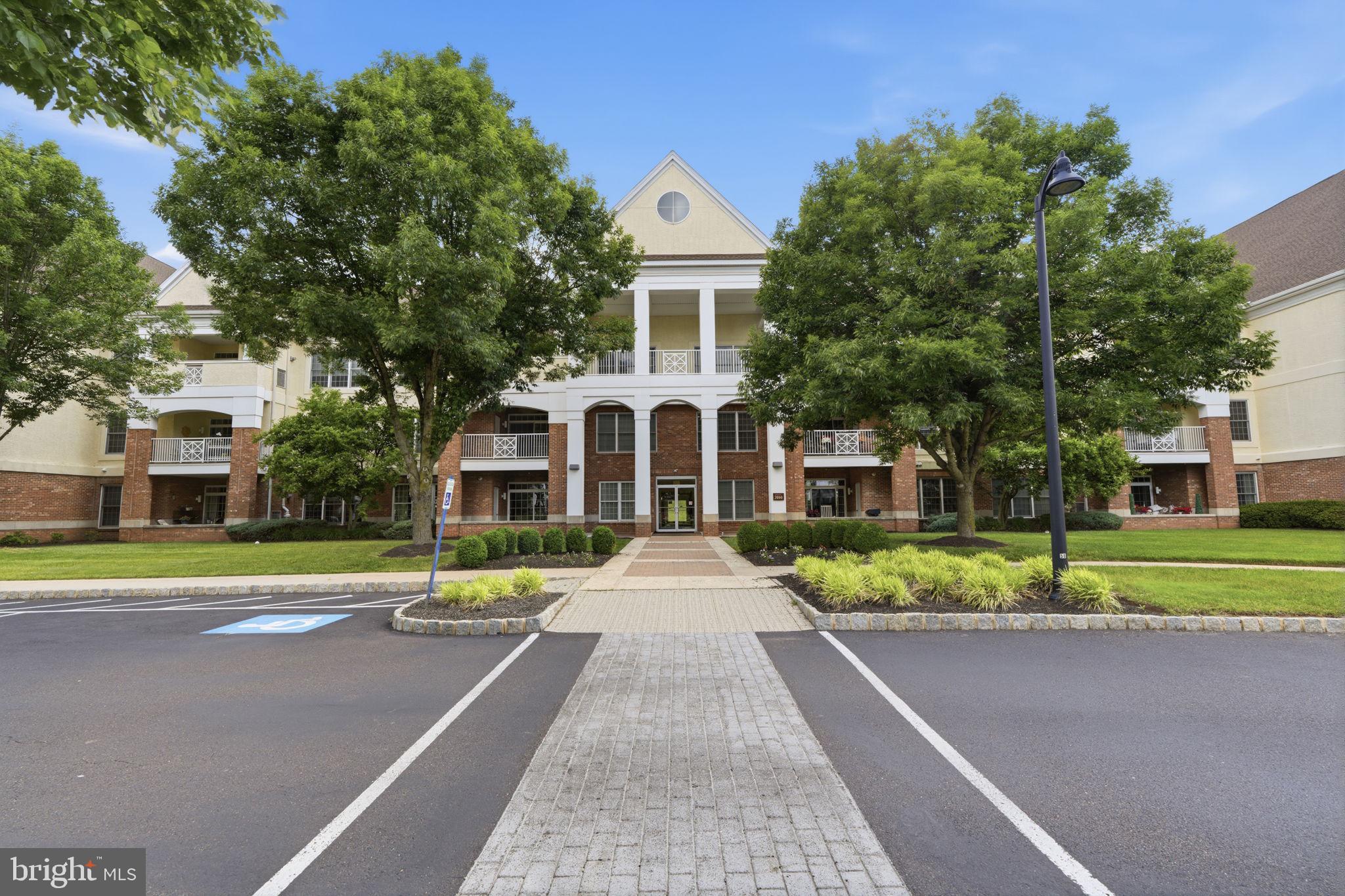 MERIDIAN VALLEY SQ - Residential