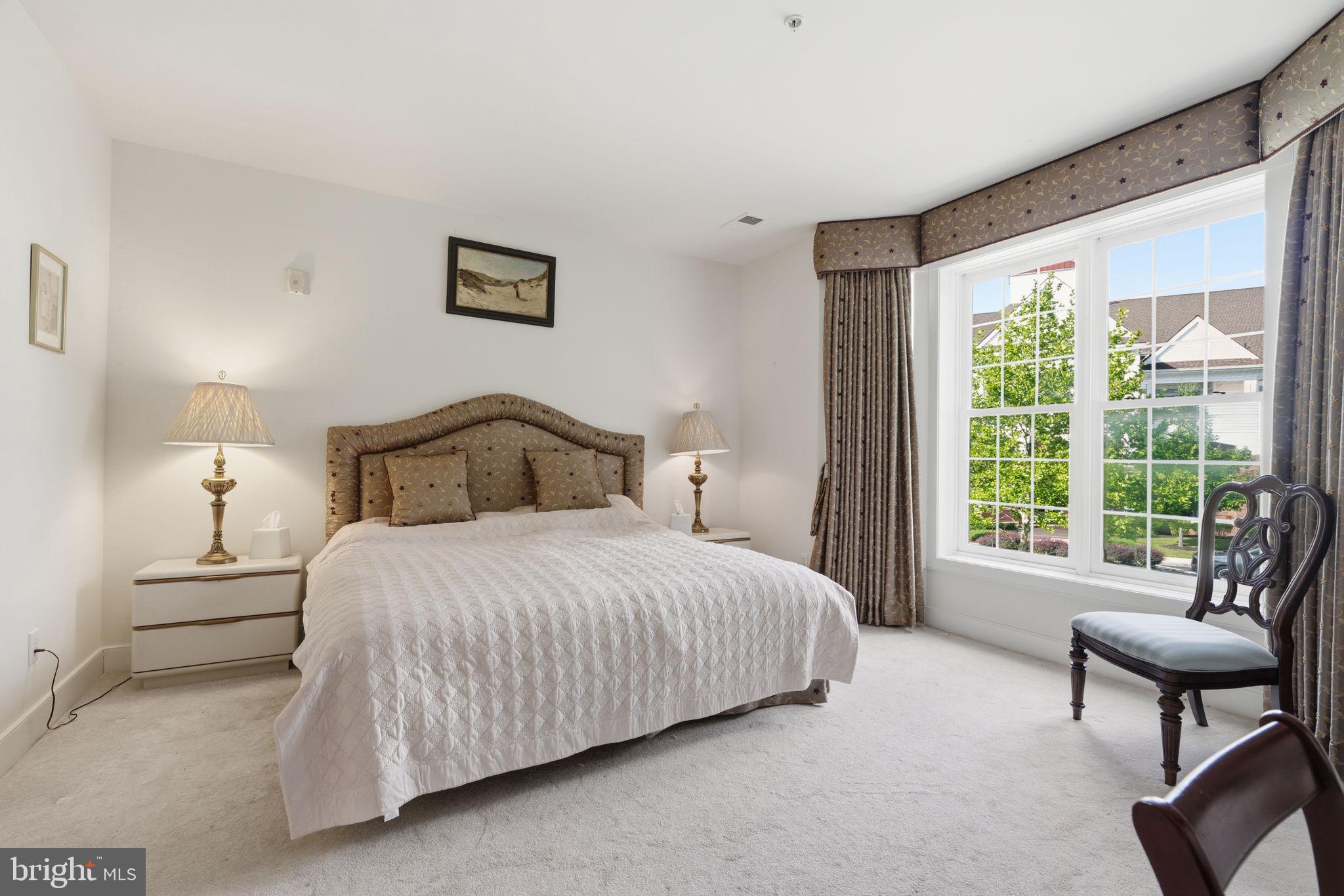 MERIDIAN VALLEY SQ - Residential