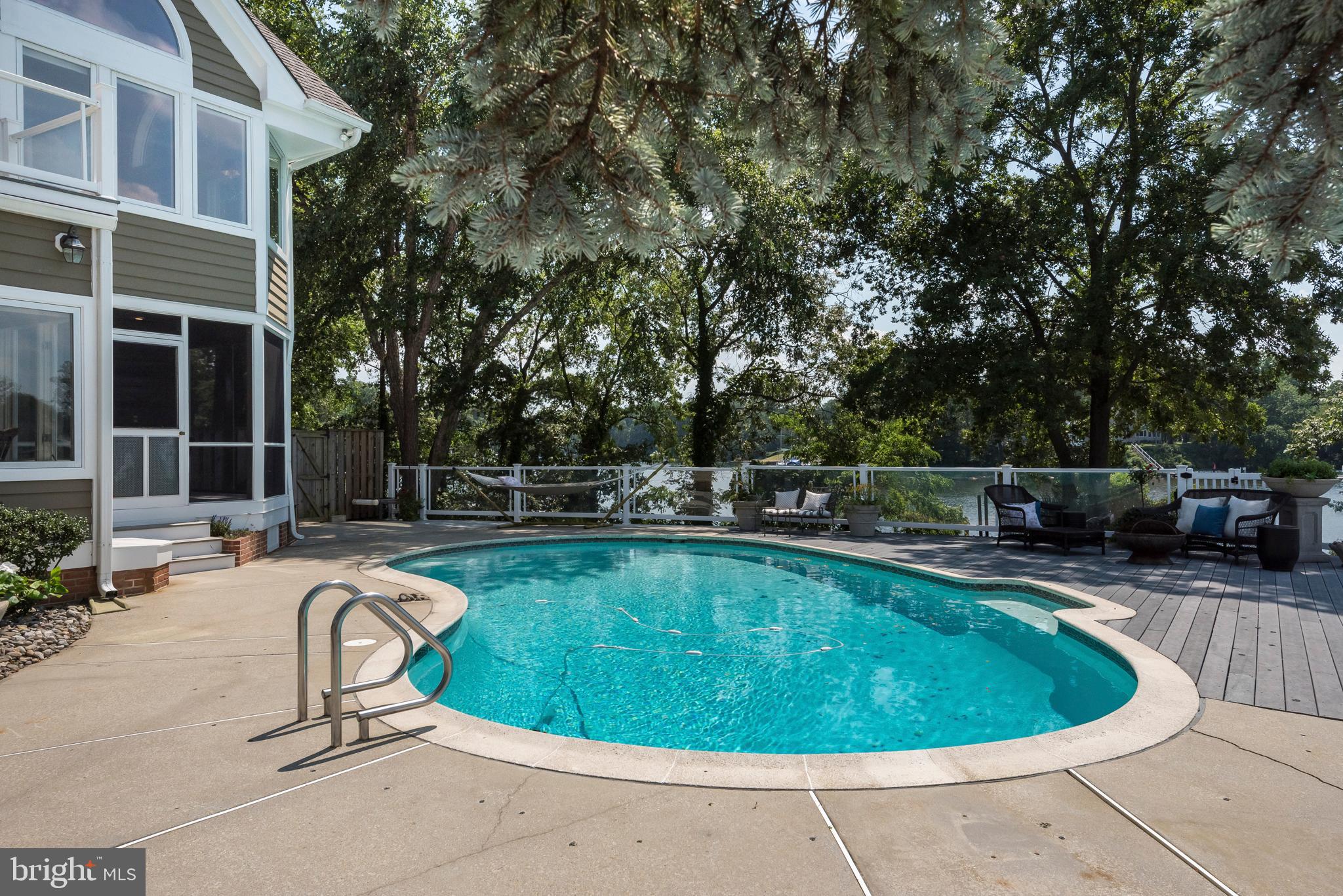 ULMSTEAD POINT - Residential
