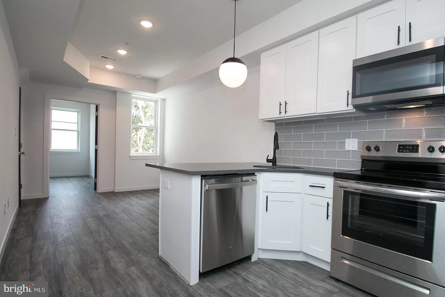 The unit is in a promotional rate, 1 month free at 13 month lease
