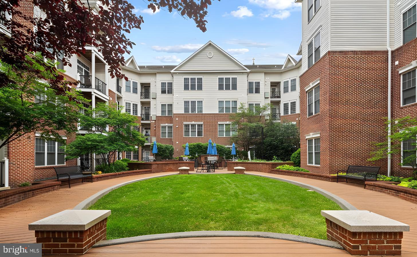 THE GRANDE AT RIVERVIEW - Residential