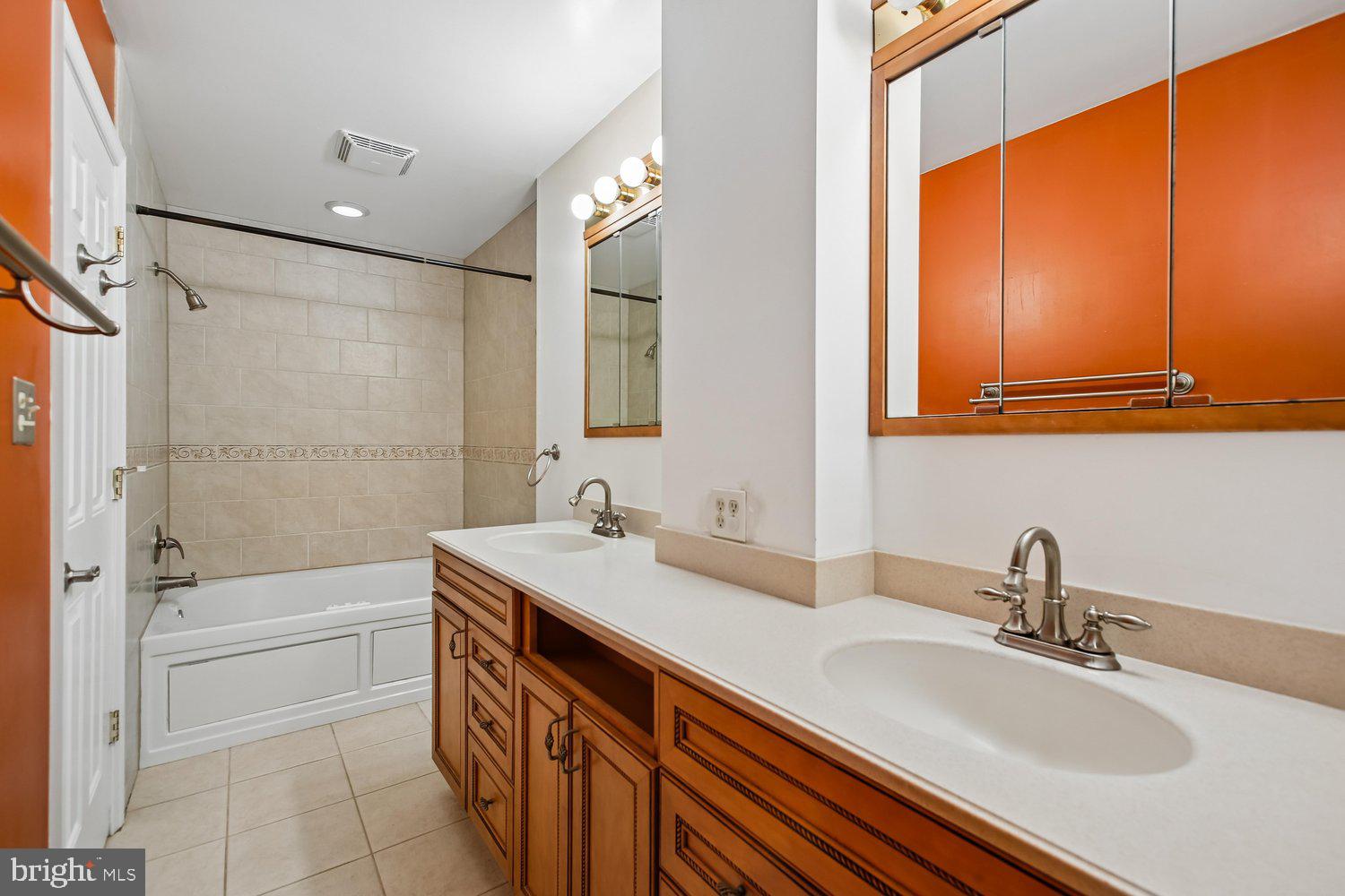 NEWINGTON STATION - Residential