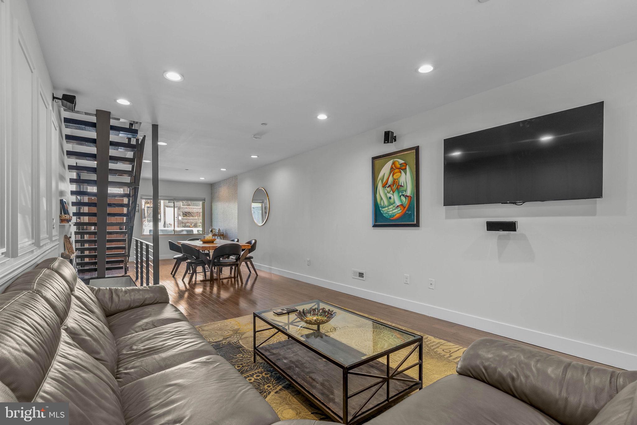 EAST KENSINGTON - Residential