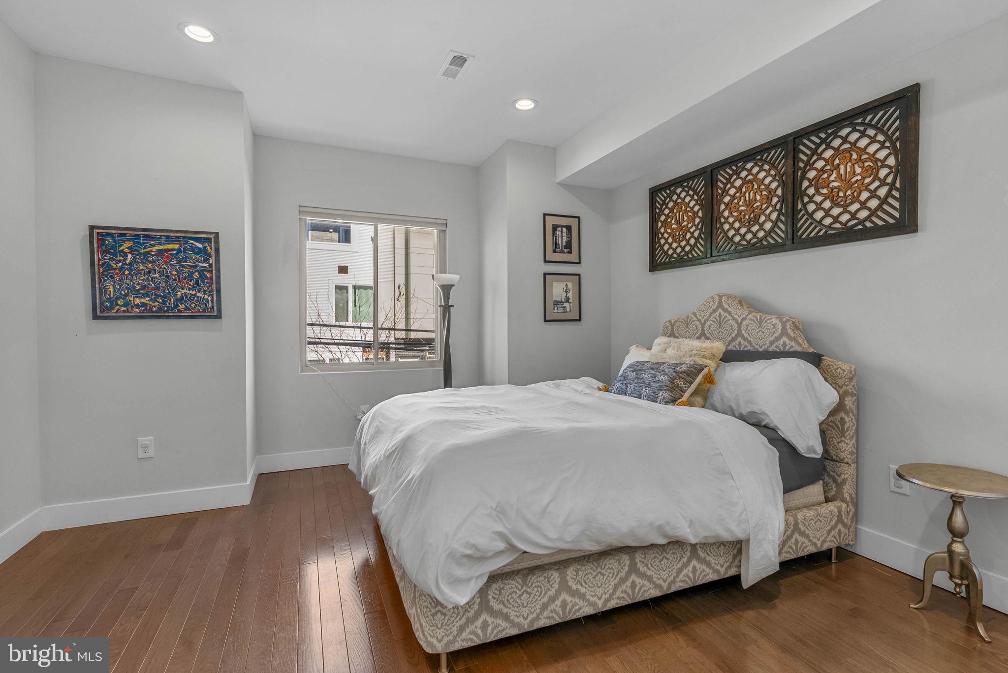 EAST KENSINGTON - Residential