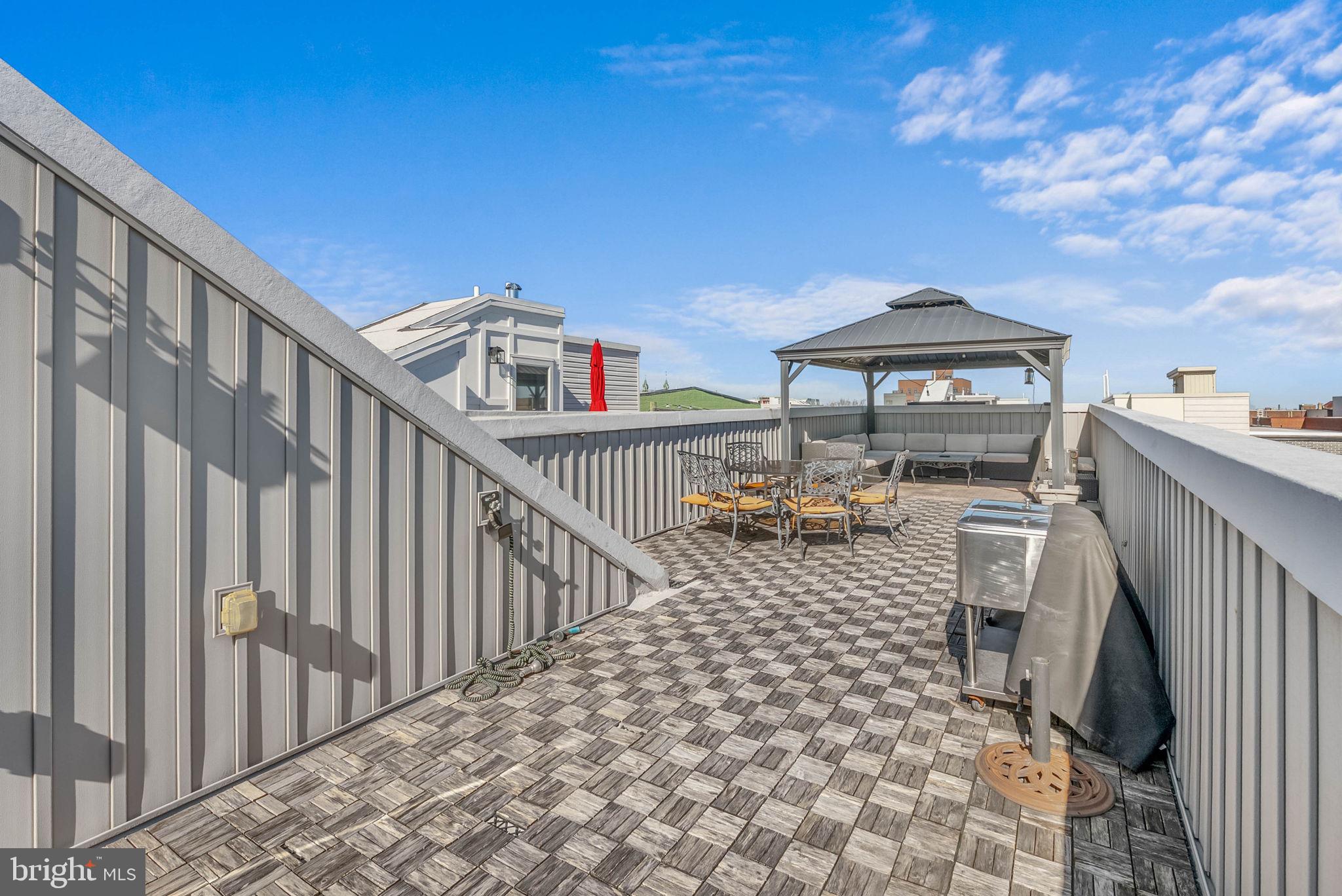 EAST KENSINGTON - Residential