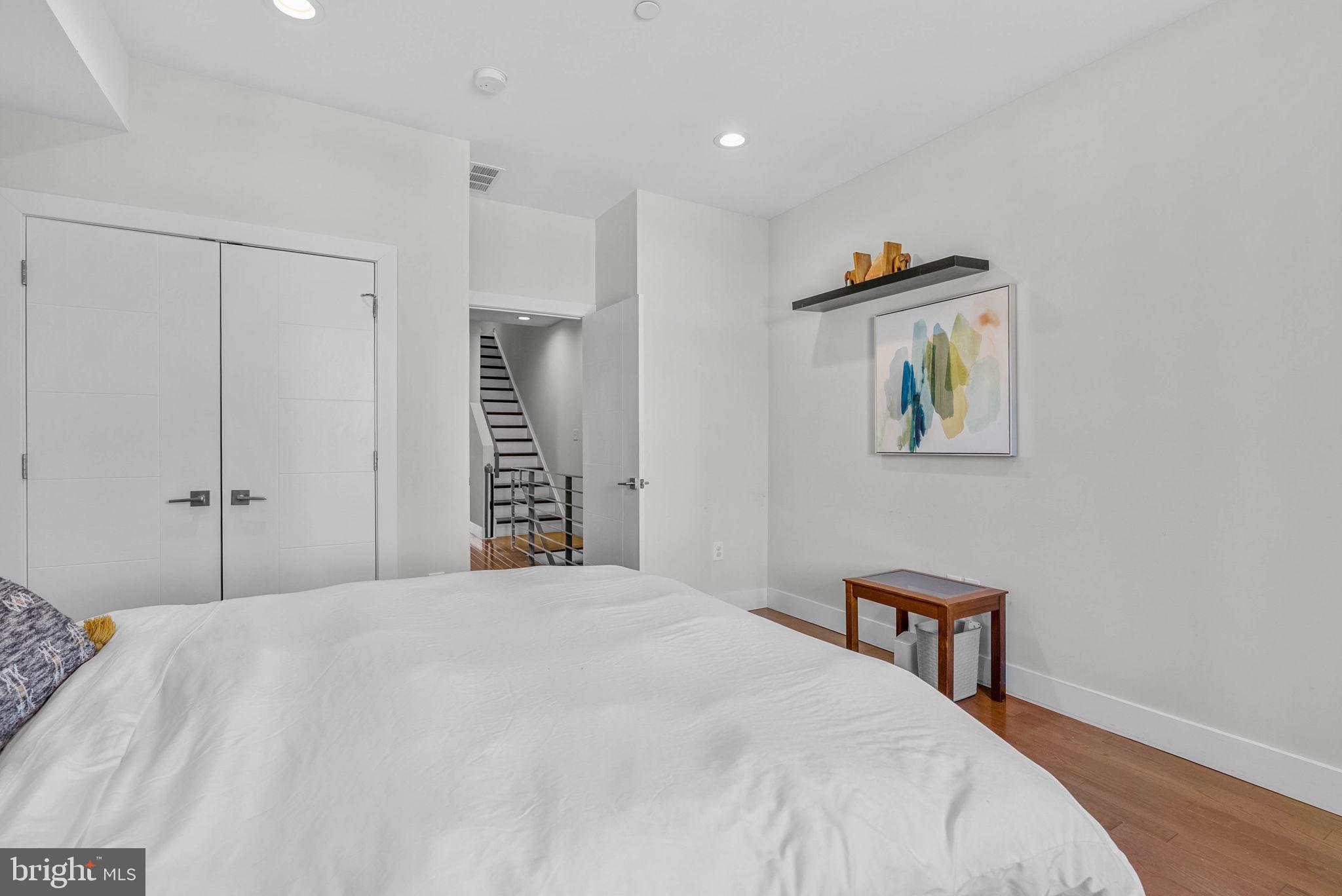 EAST KENSINGTON - Residential