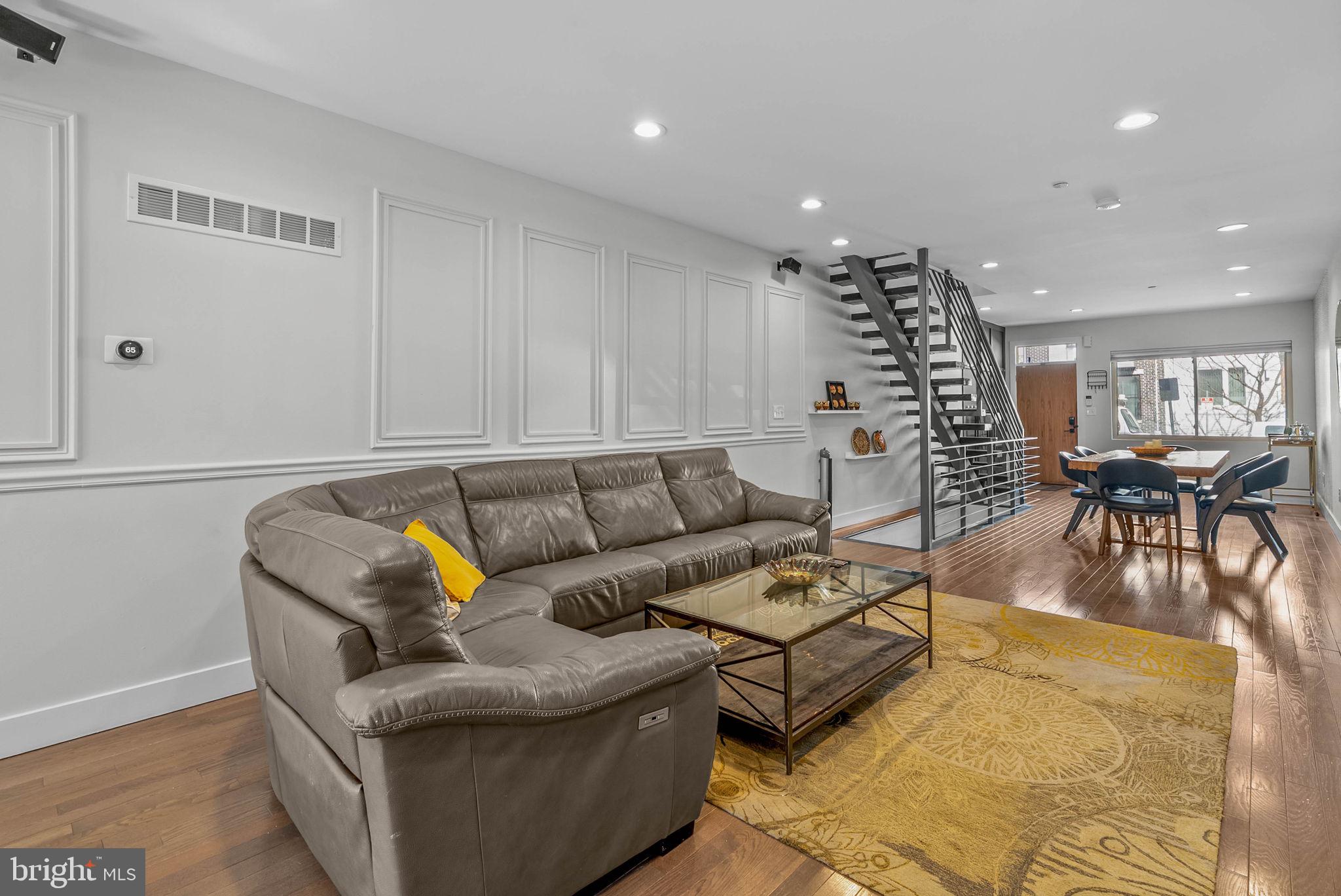 EAST KENSINGTON - Residential