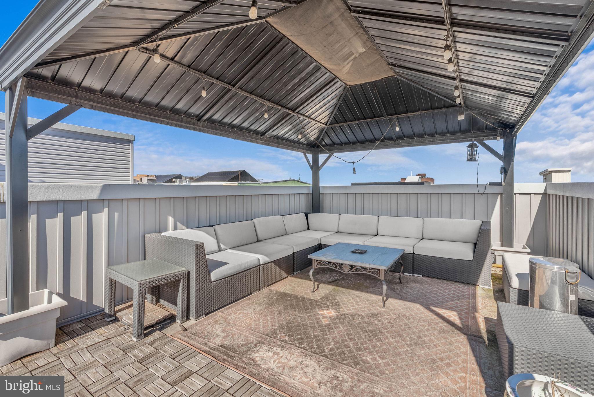EAST KENSINGTON - Residential