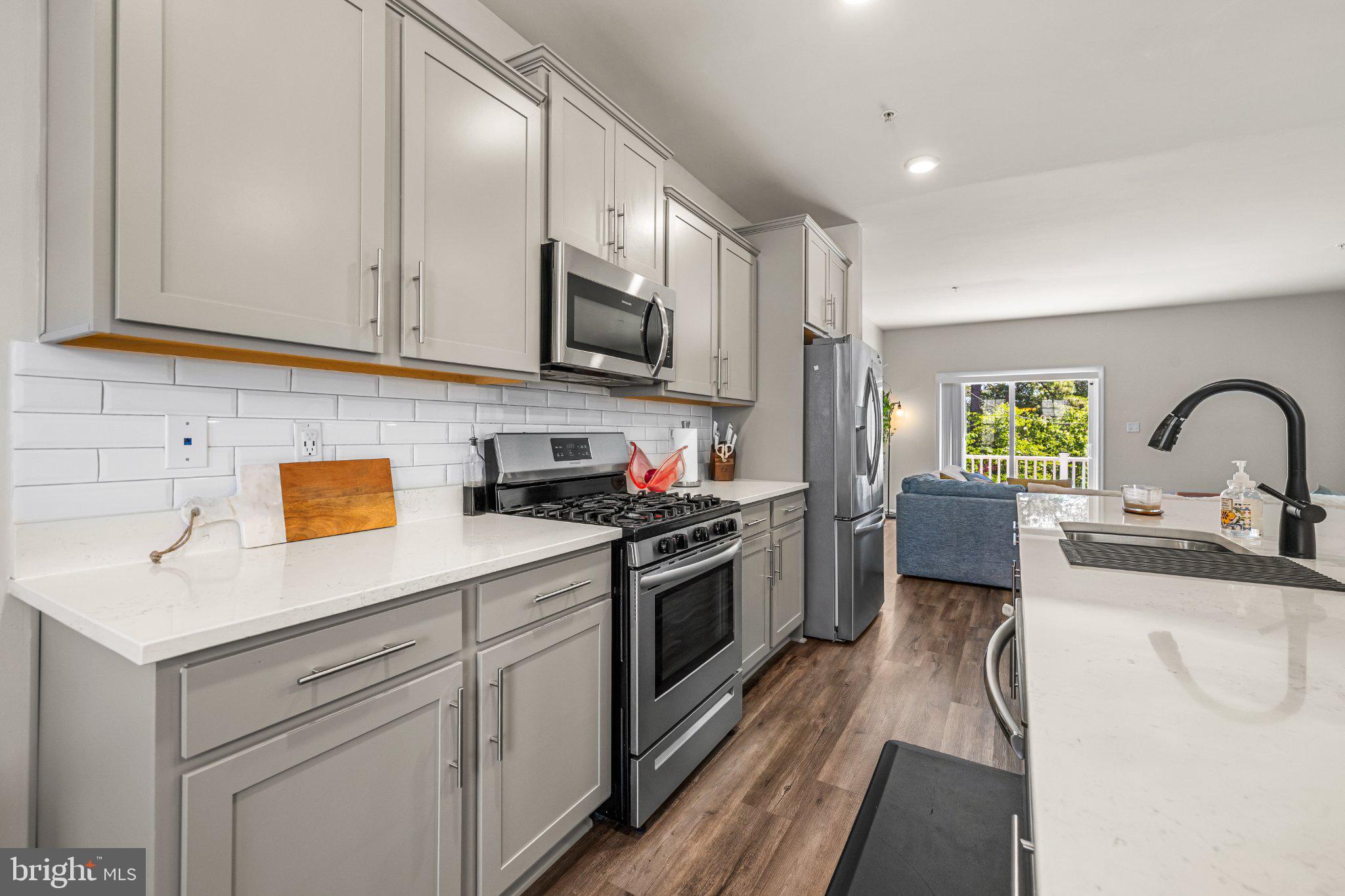 SEVEN OAKS - Residential