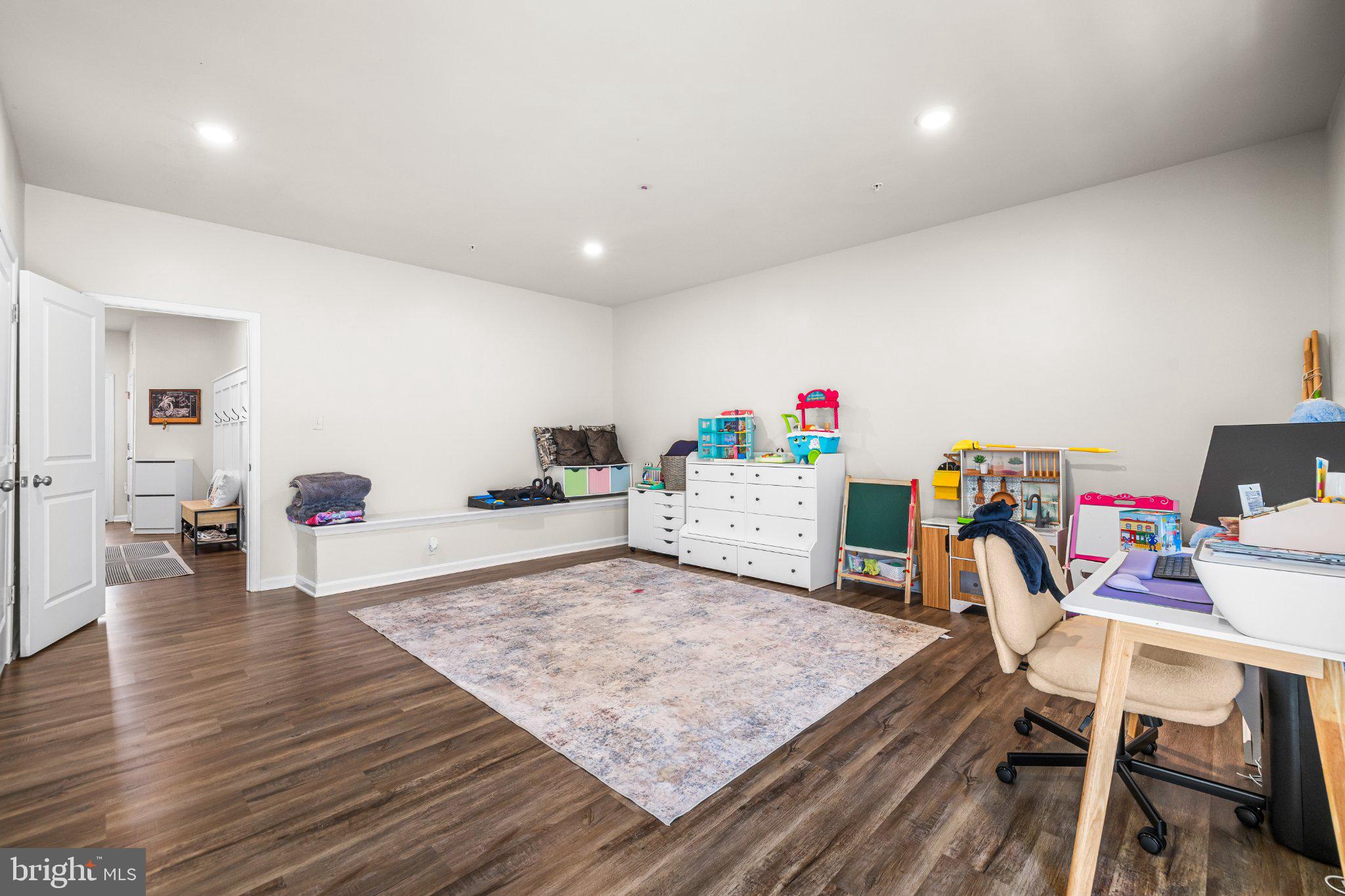 SEVEN OAKS - Residential