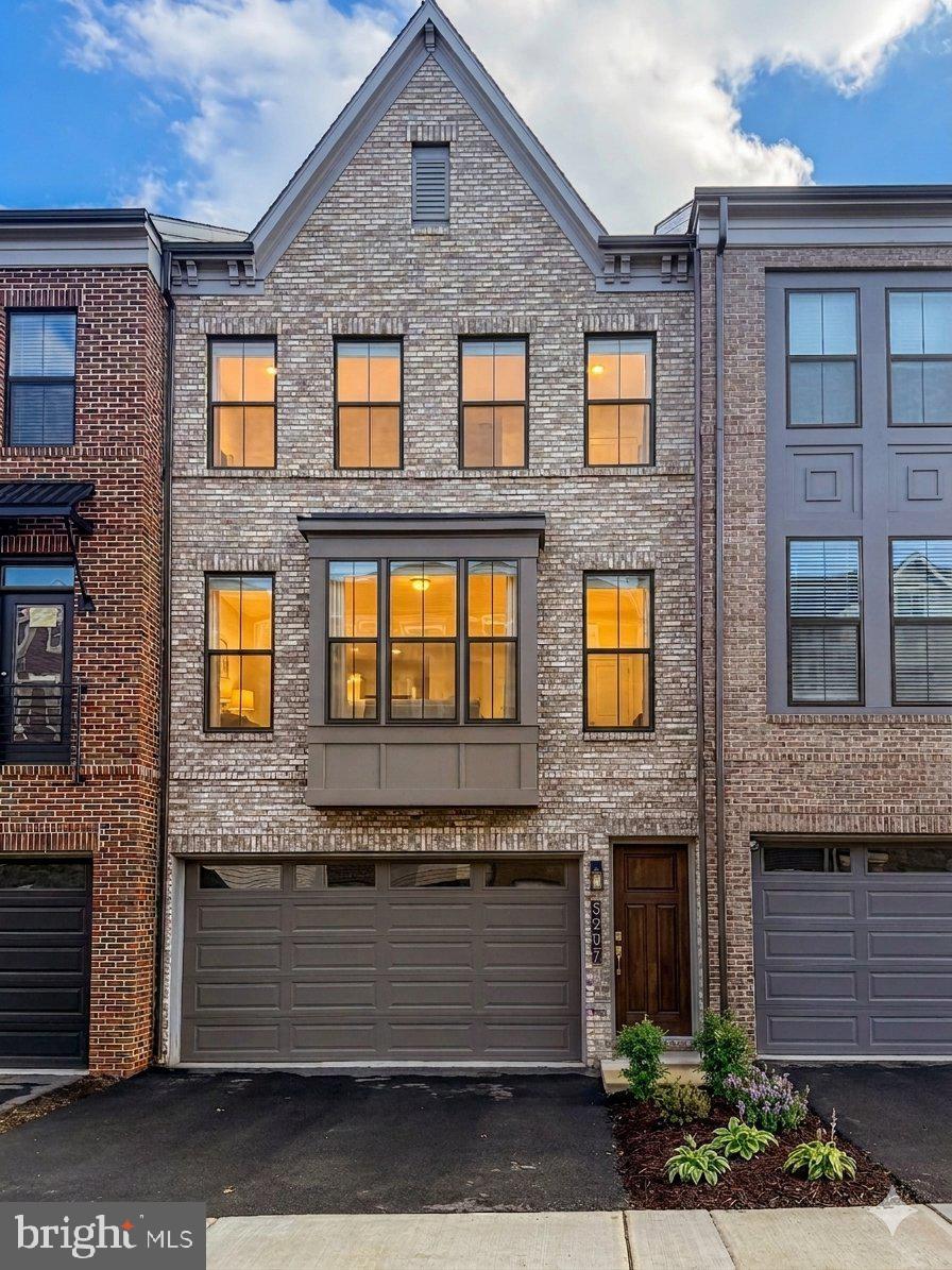THE RETREAT AT WESTFIELDS - Residential
