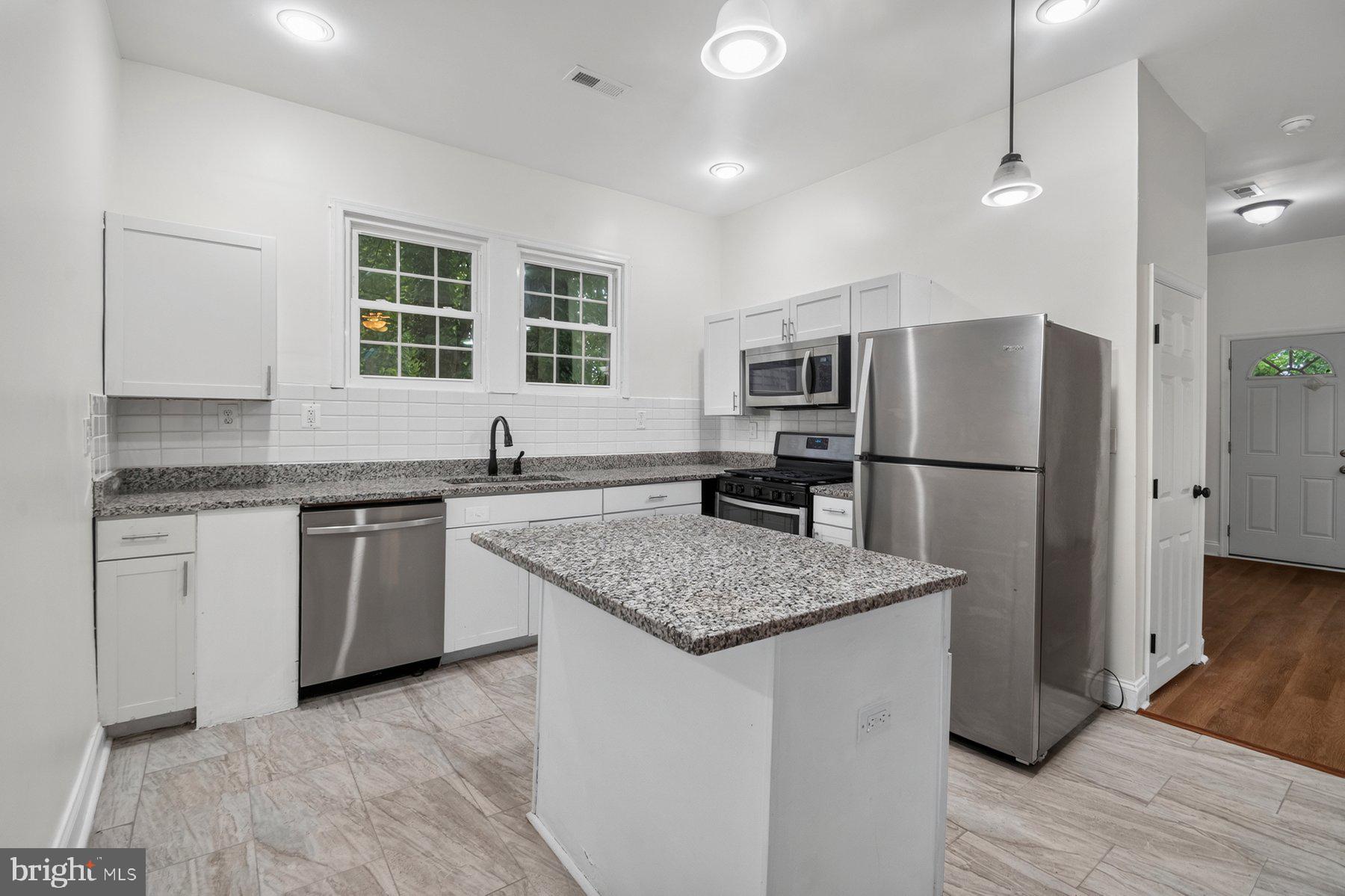 WINDSOR HILLS - Residential