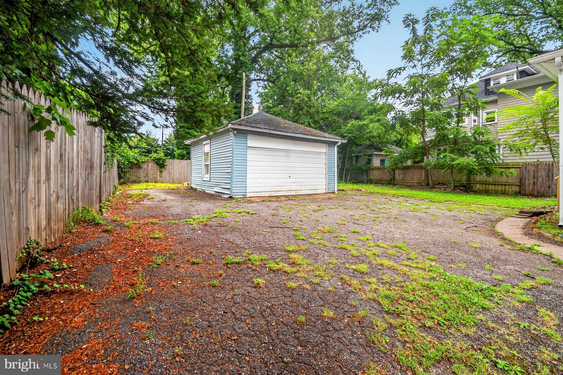 WINDSOR HILLS - Residential