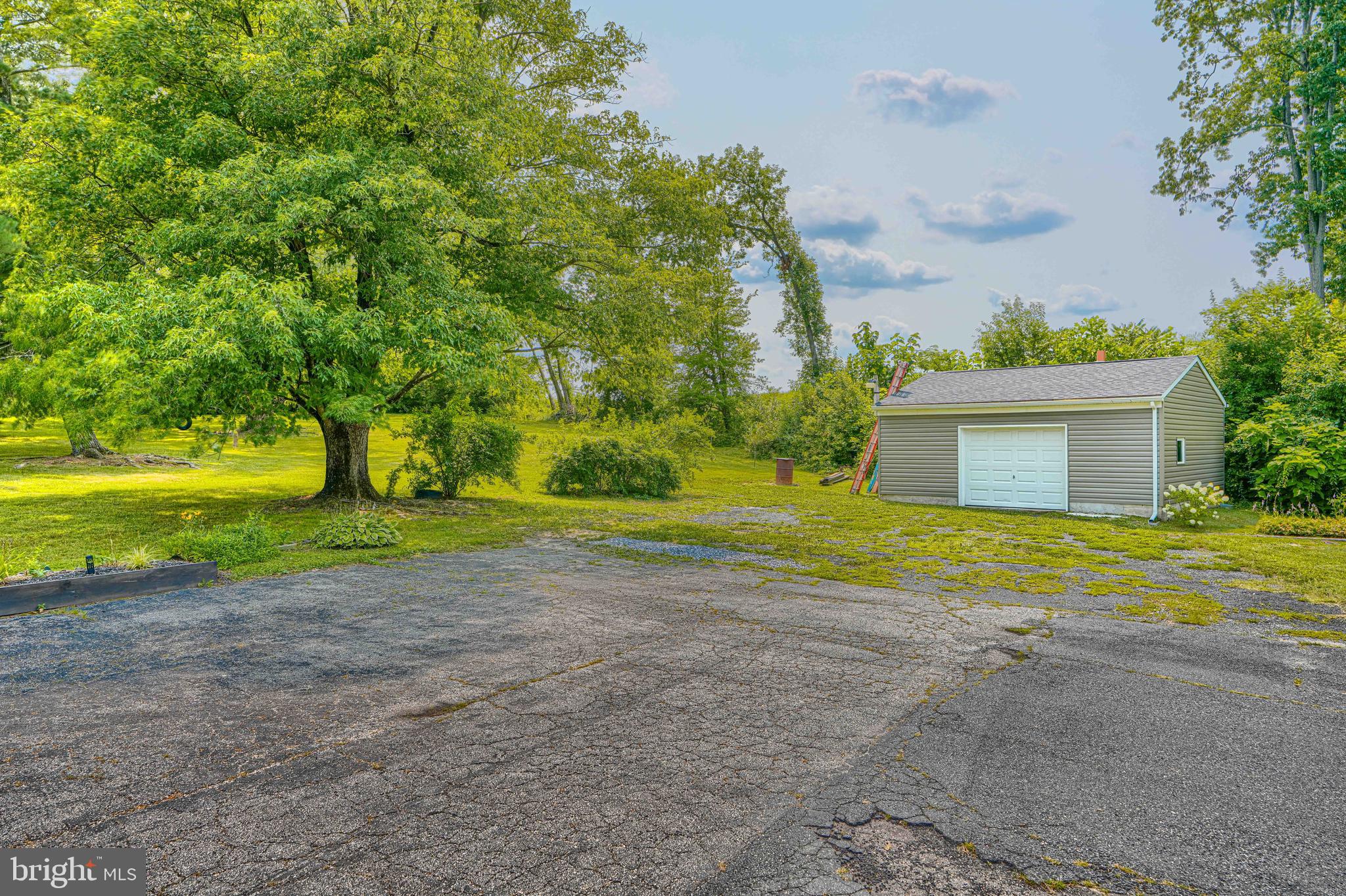 MIDDLE RIVER - Residential