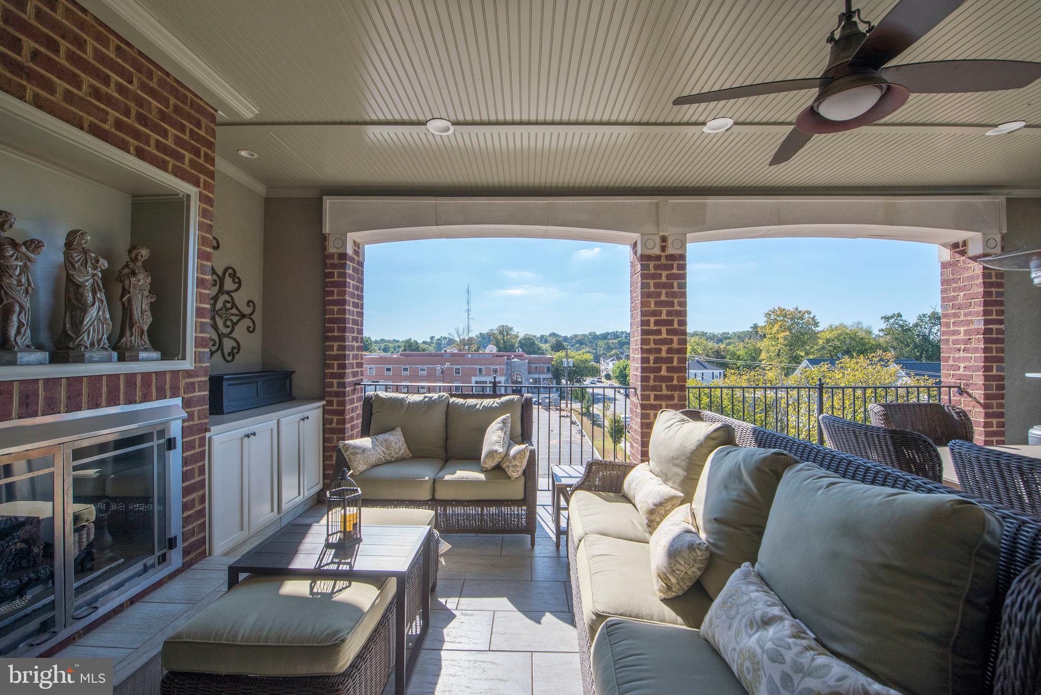 AMELIA SQUARE - Residential
