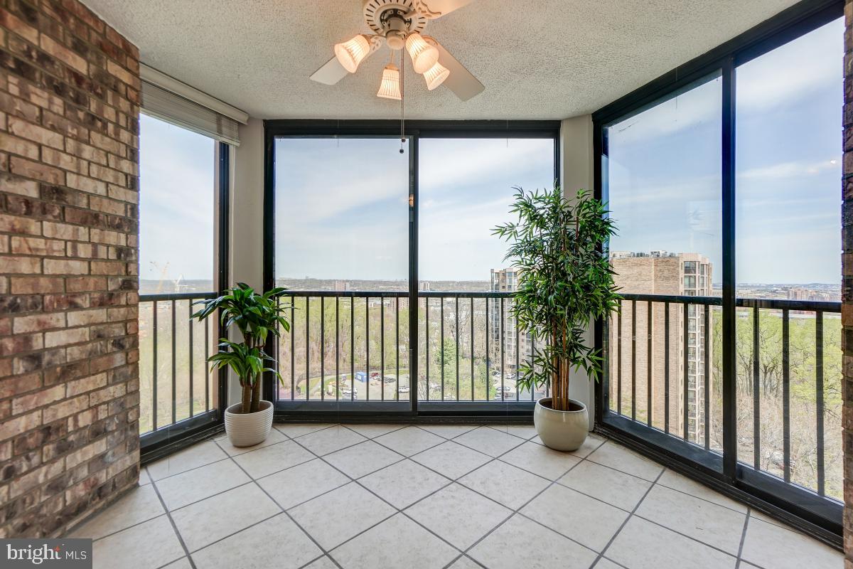 MONTEBELLO - Residential