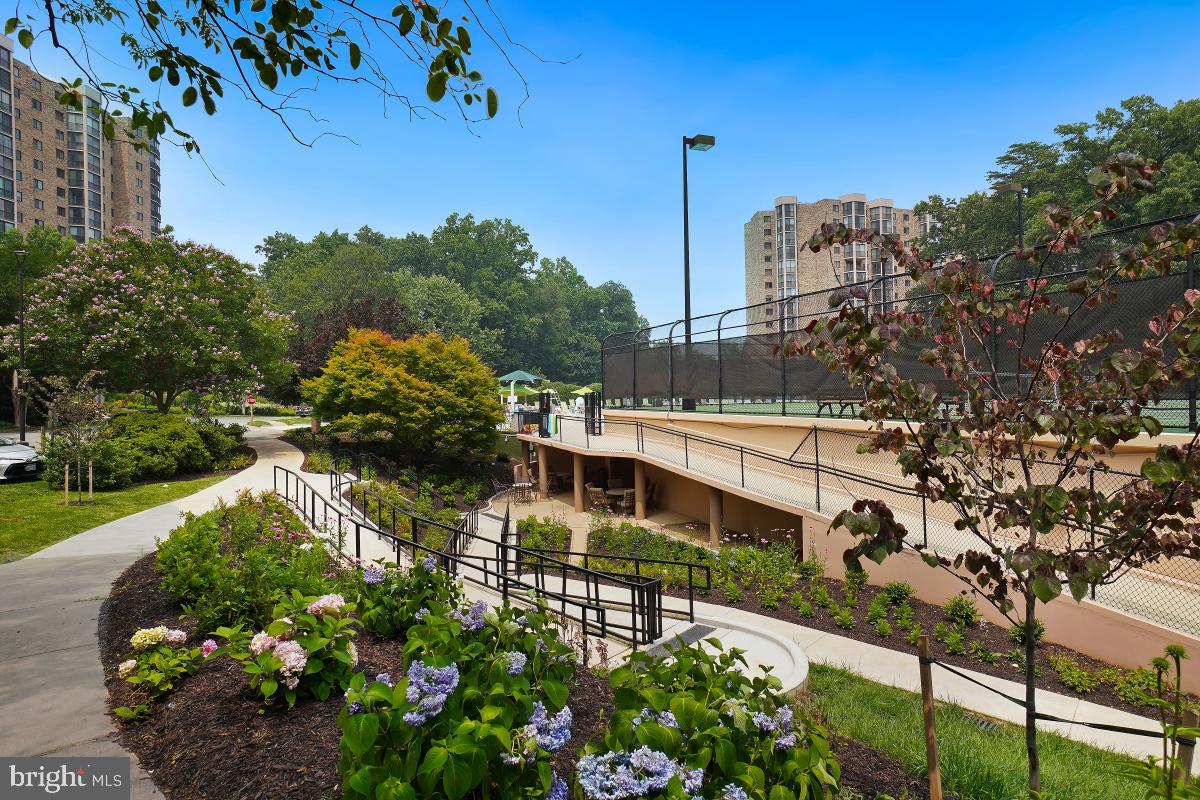 MONTEBELLO - Residential