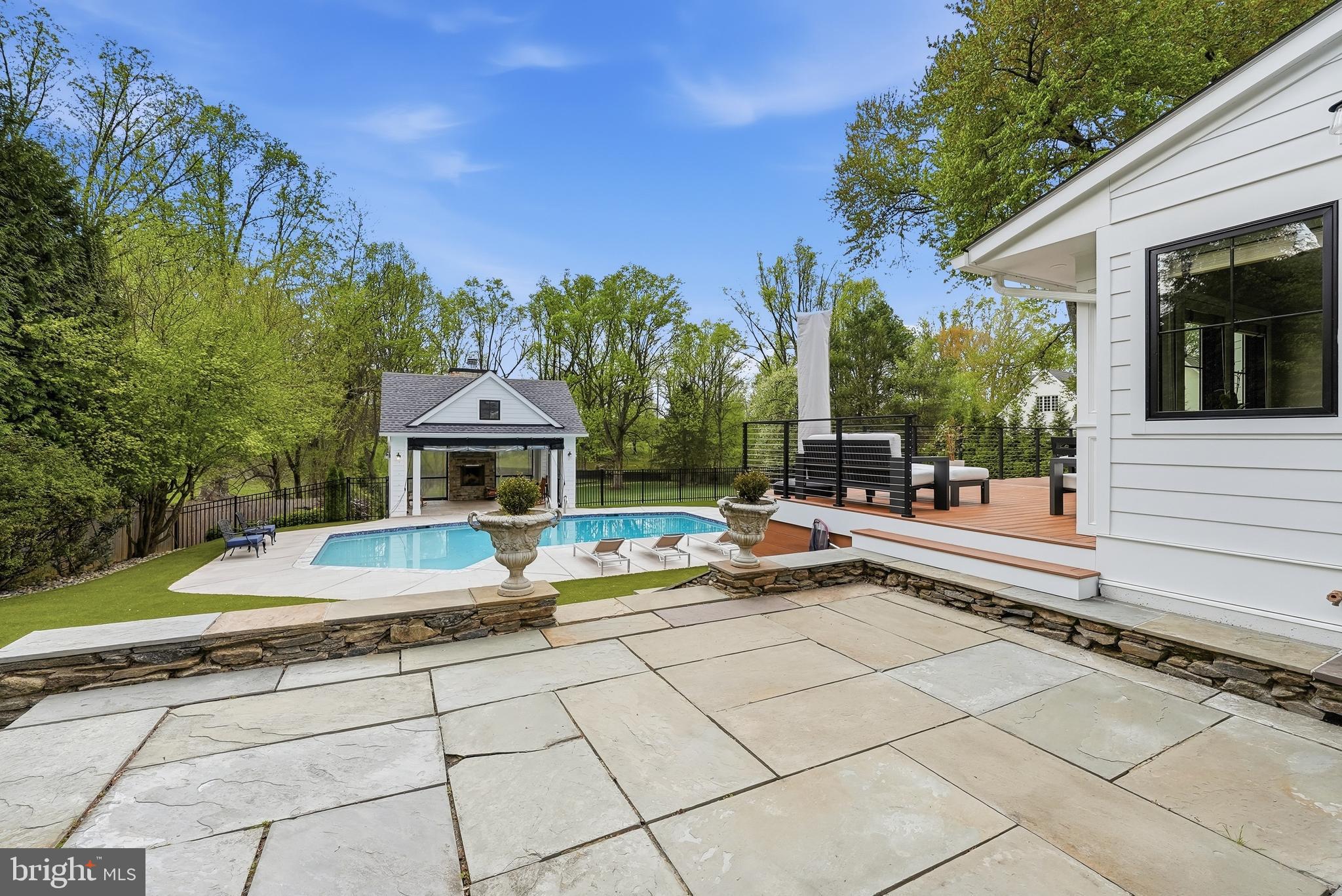 POTOMAC OUTSIDE - Residential