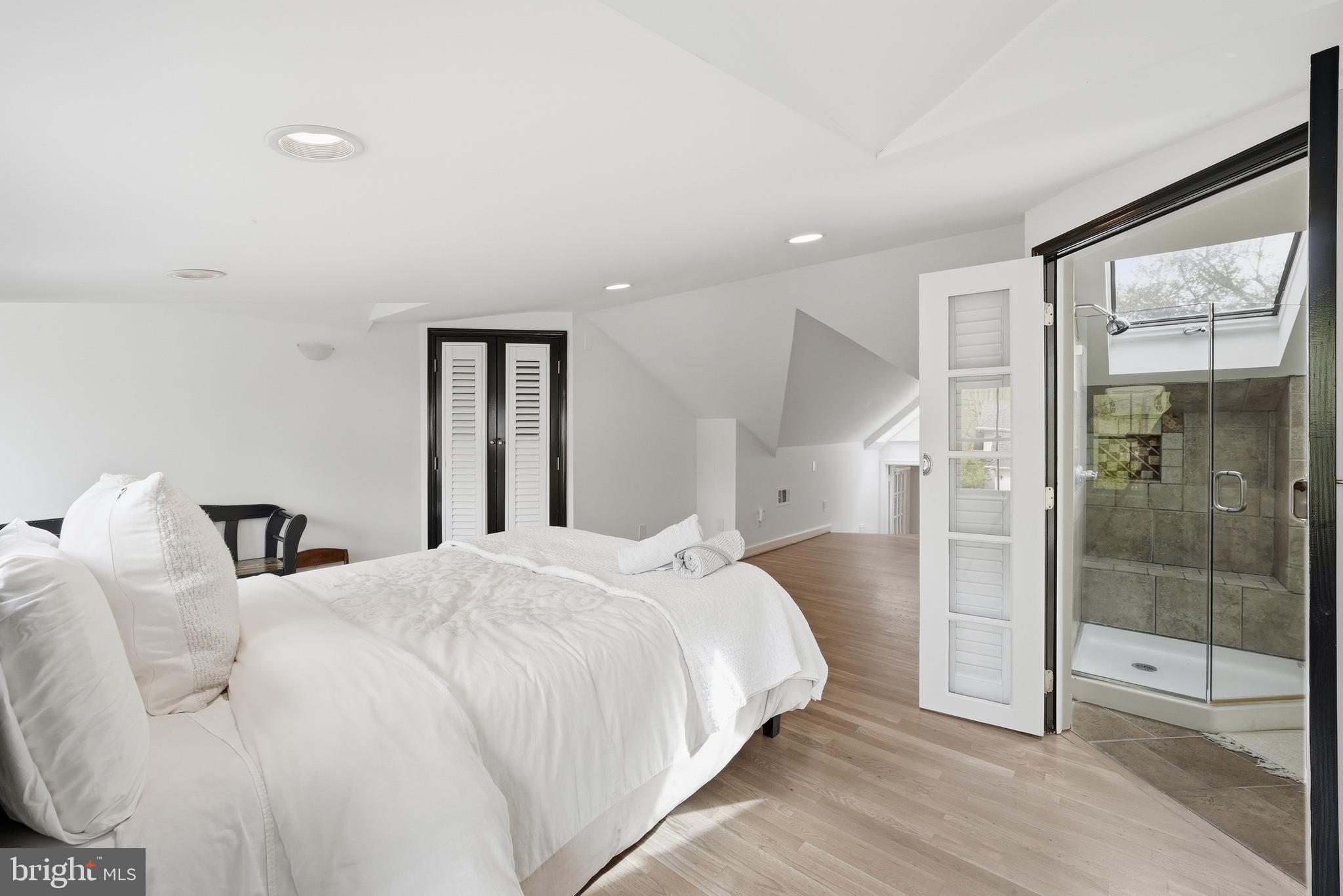 POTOMAC OUTSIDE - Residential