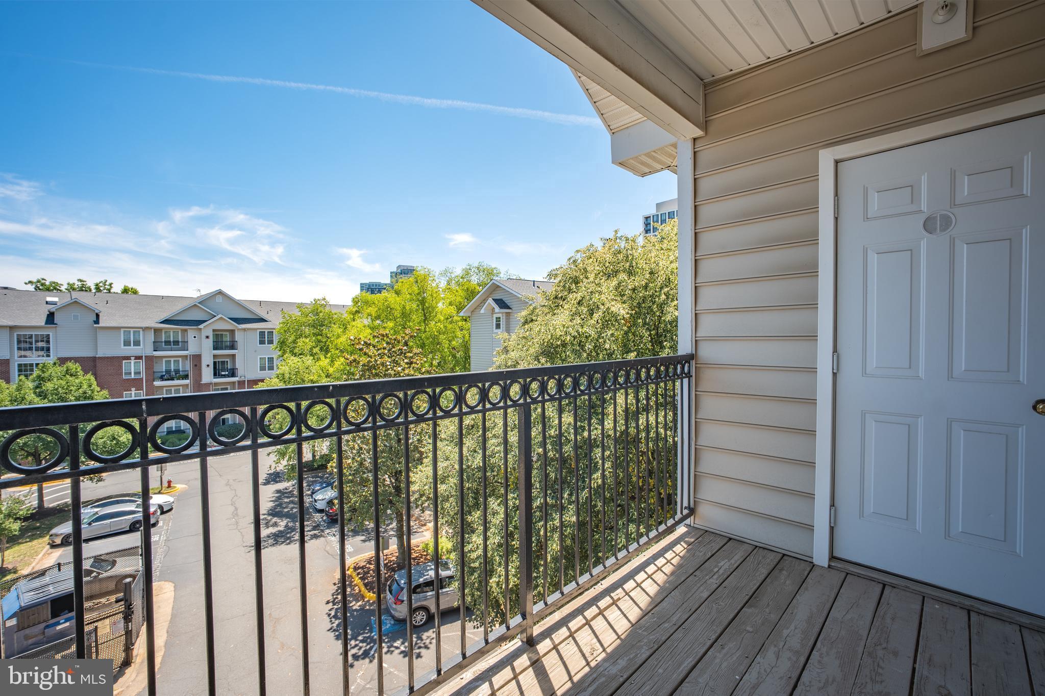 GATES OF MCLEAN - Residential