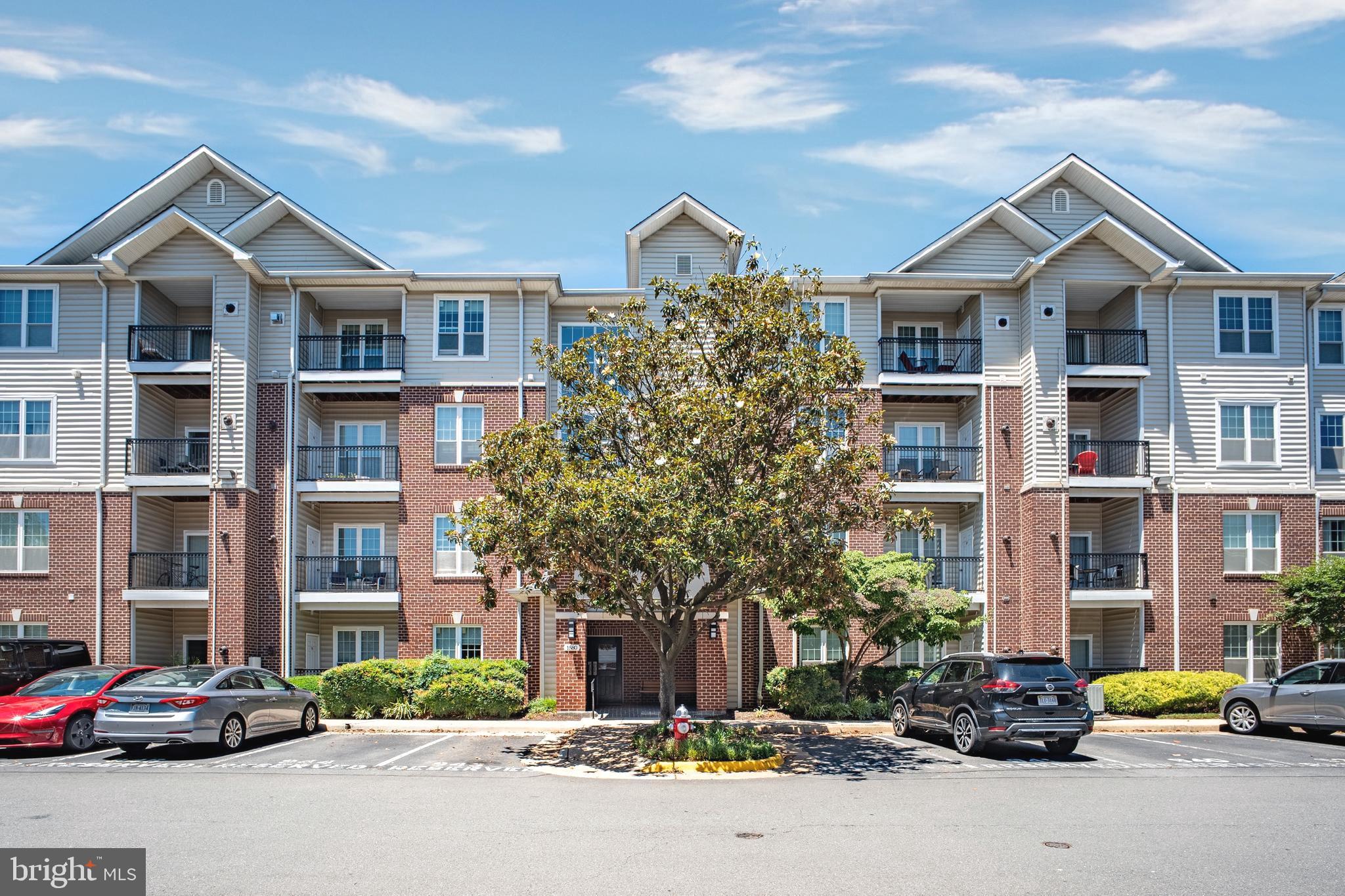 GATES OF MCLEAN - Residential