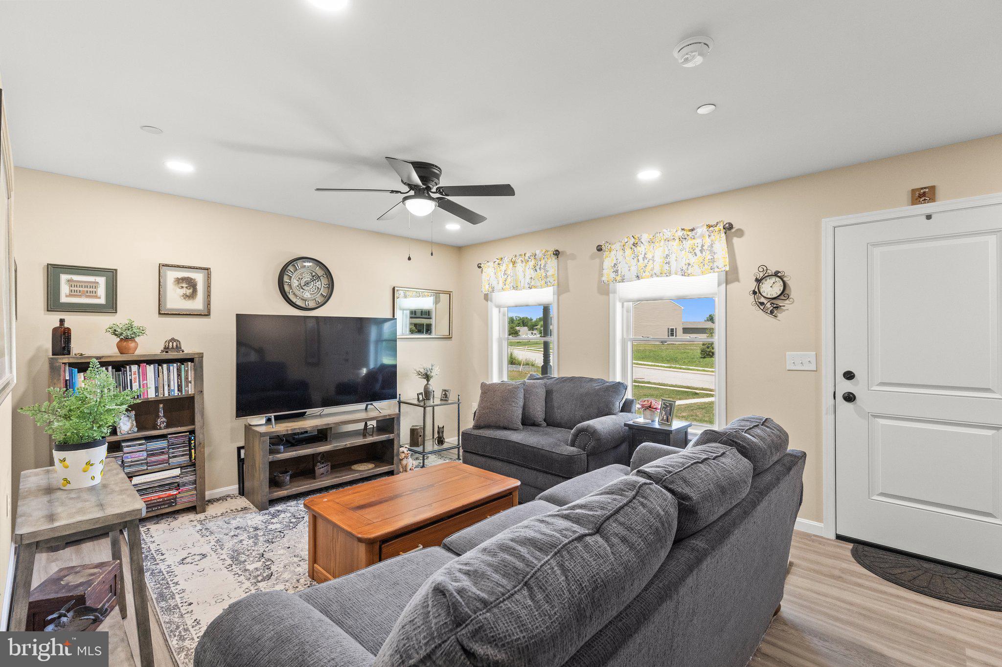 COLONIAL RIDGE - Residential